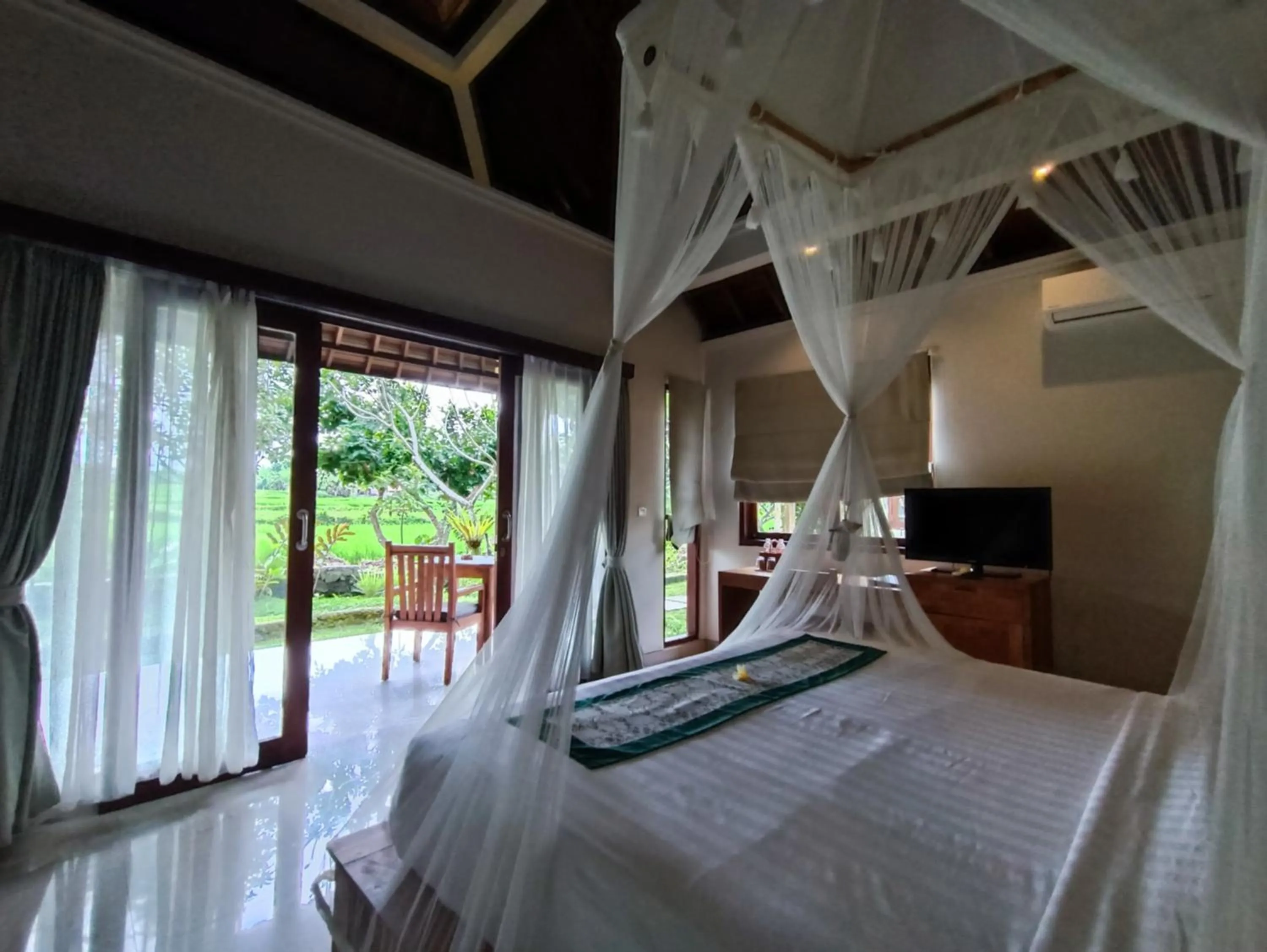 Bed in Masia Villa Ubud