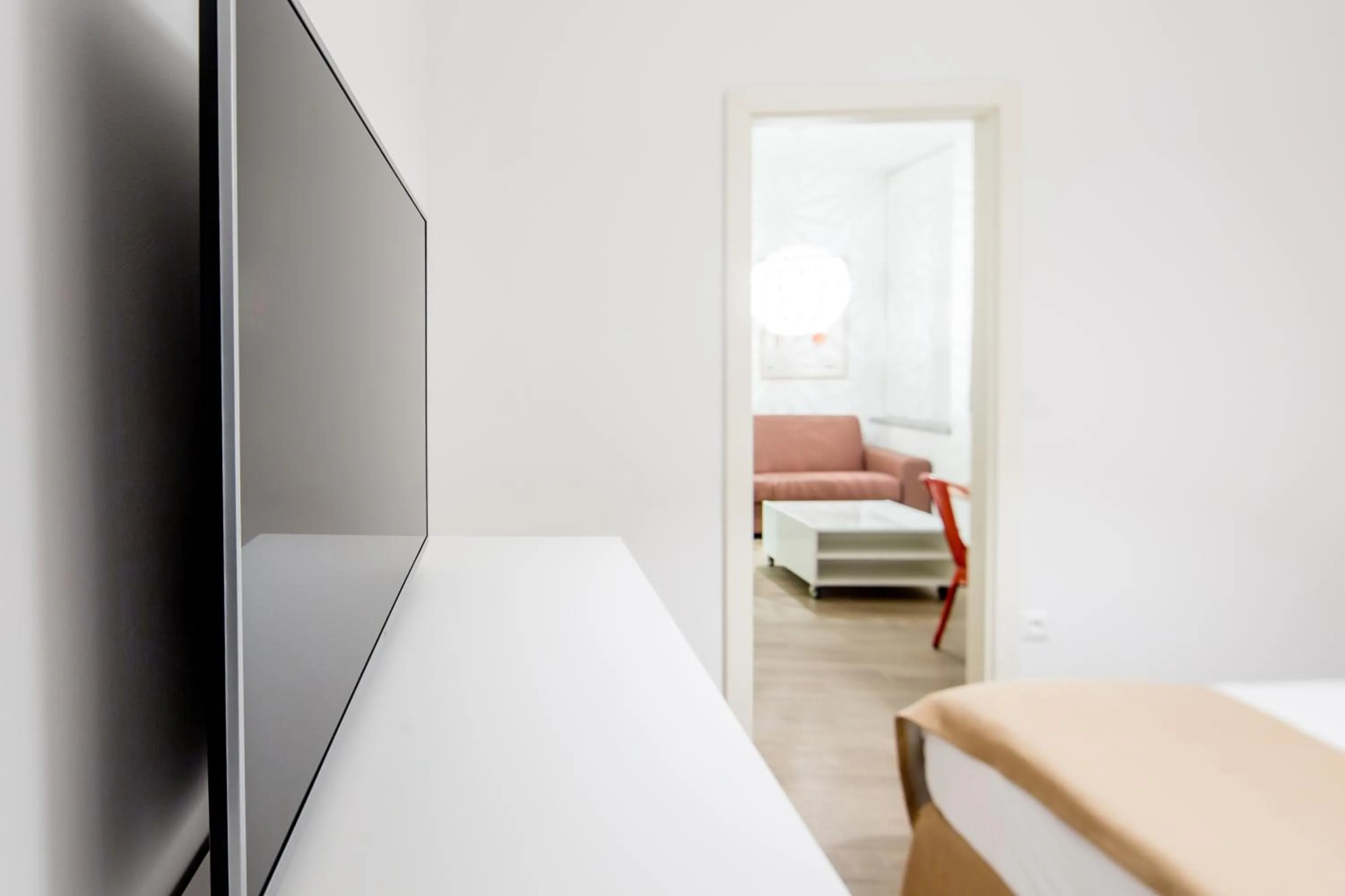 TV and multimedia, Bed in WH Apartments