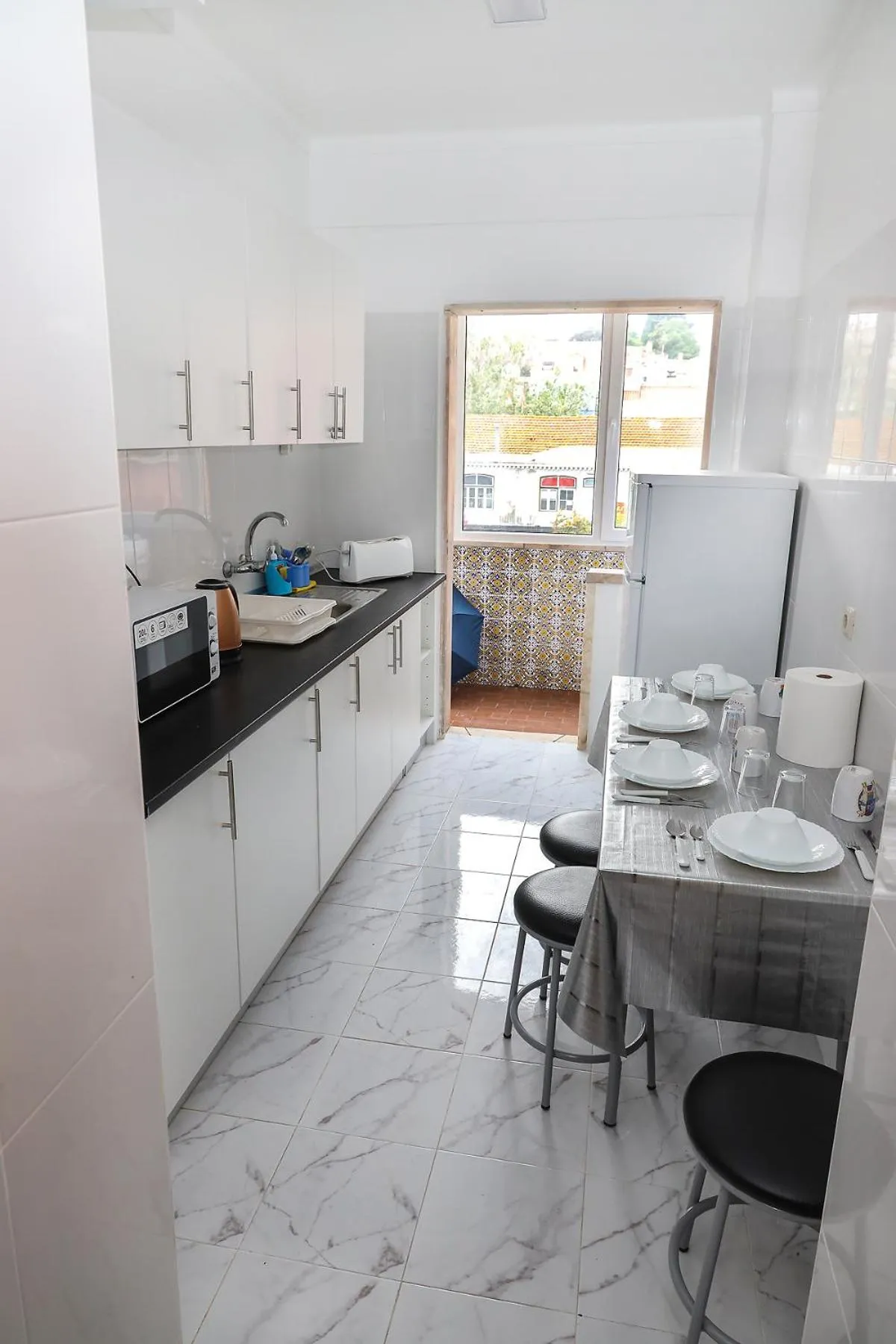 Kitchen or kitchenette in lisbon Home host