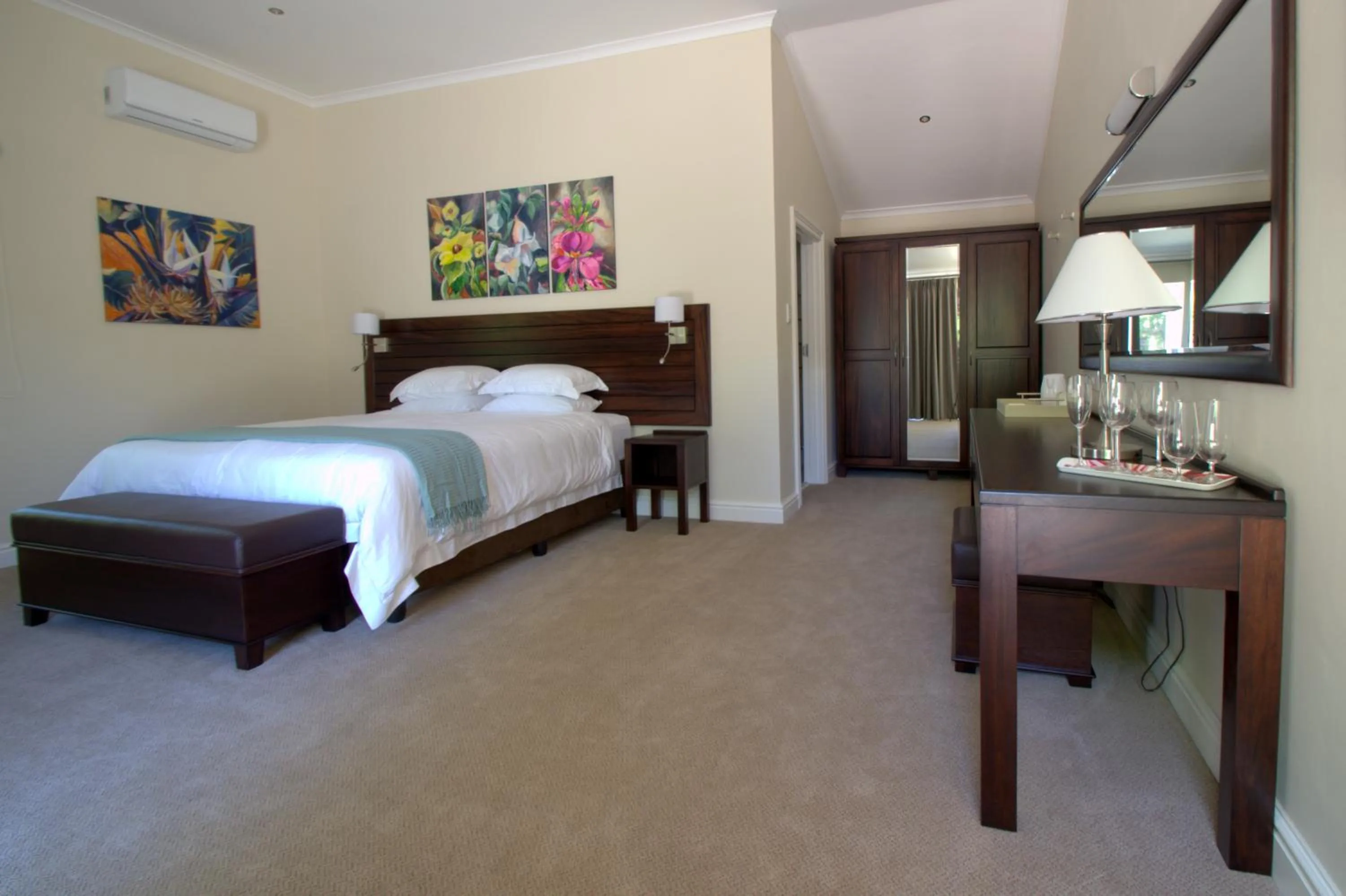 Bedroom, Bed in Clos Malverne Wine Estate