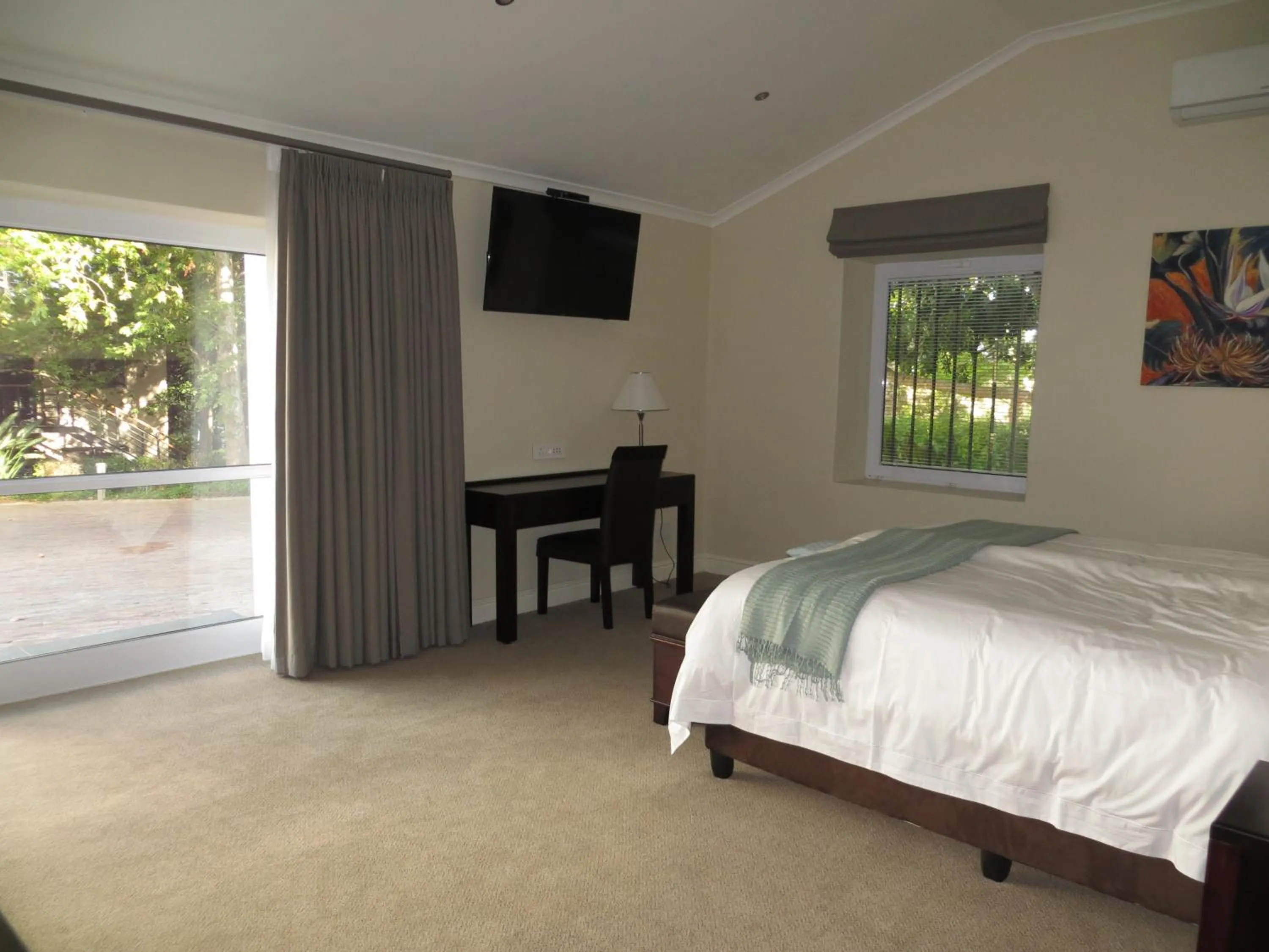 Photo of the whole room, Bed in Clos Malverne Wine Estate