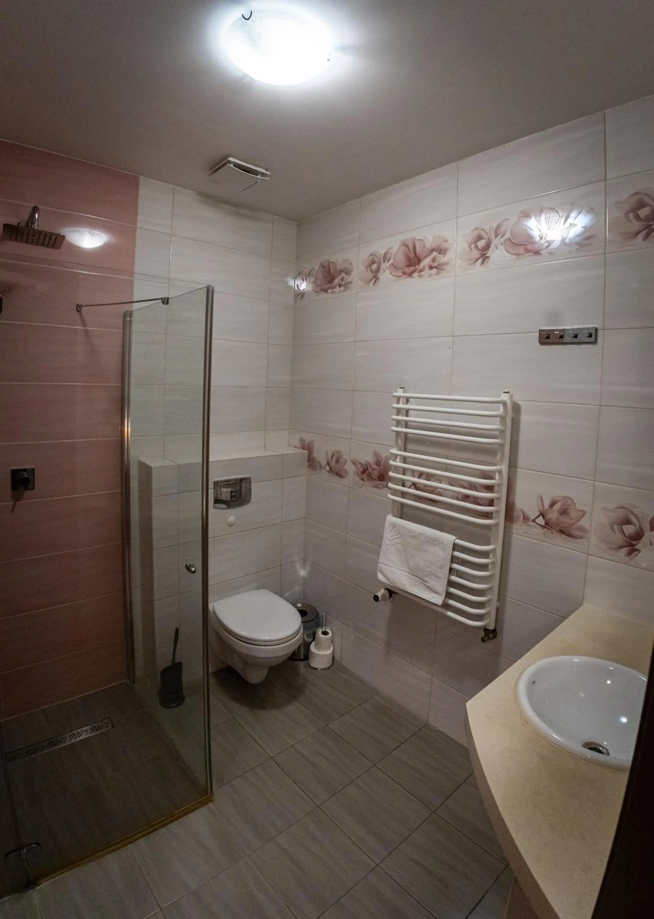 Shower in Zajazd Pod Borem