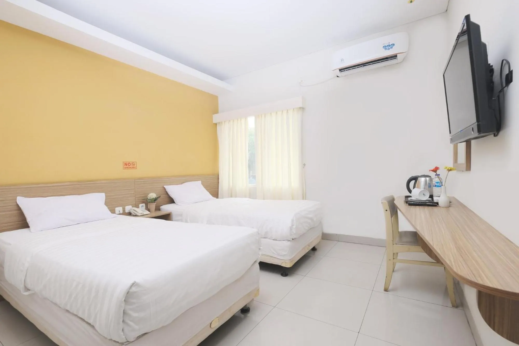 Bedroom in Cengkareng Transit Hotel