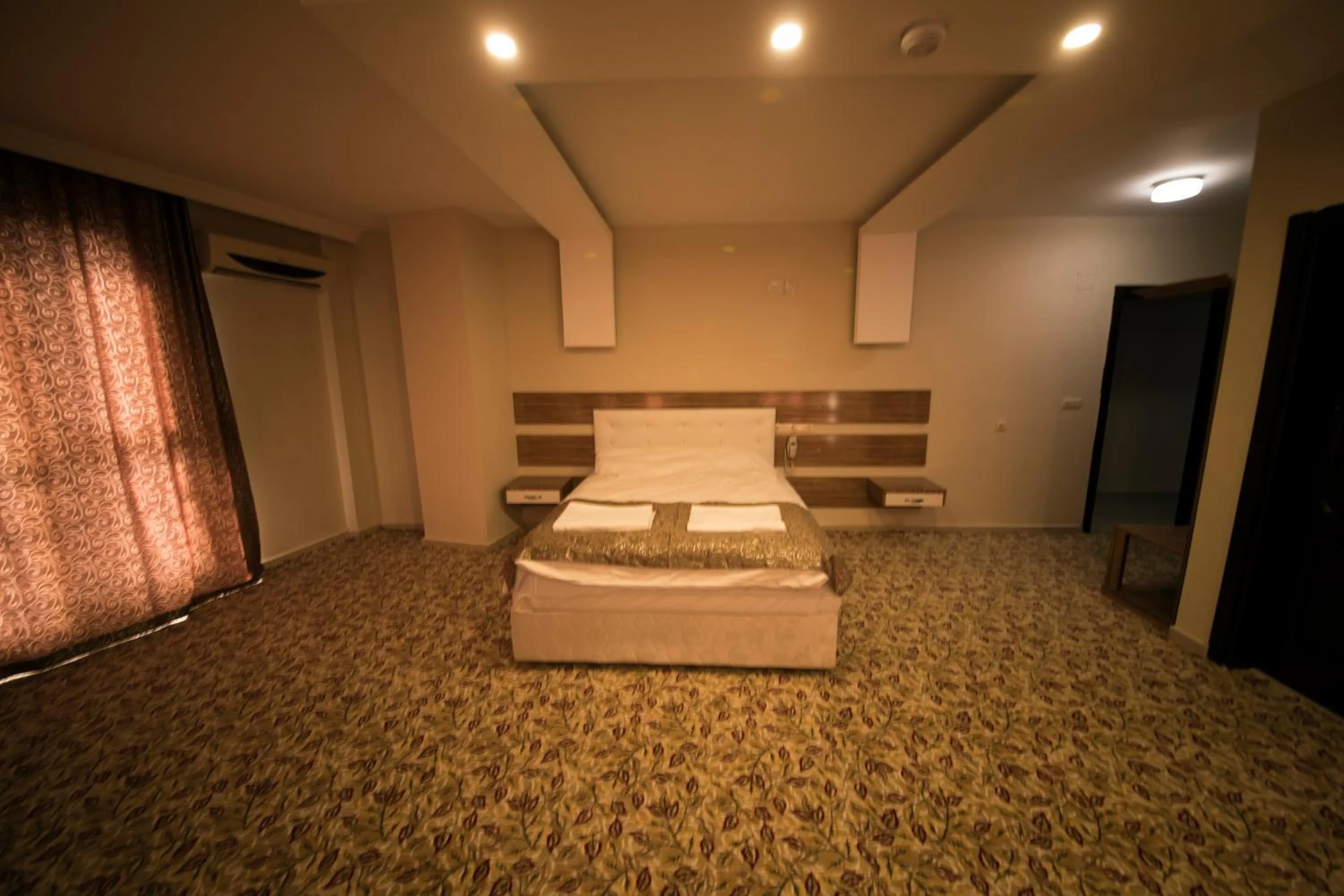 Photo of the whole room, Bed in Osmaniye Hanedan Otel