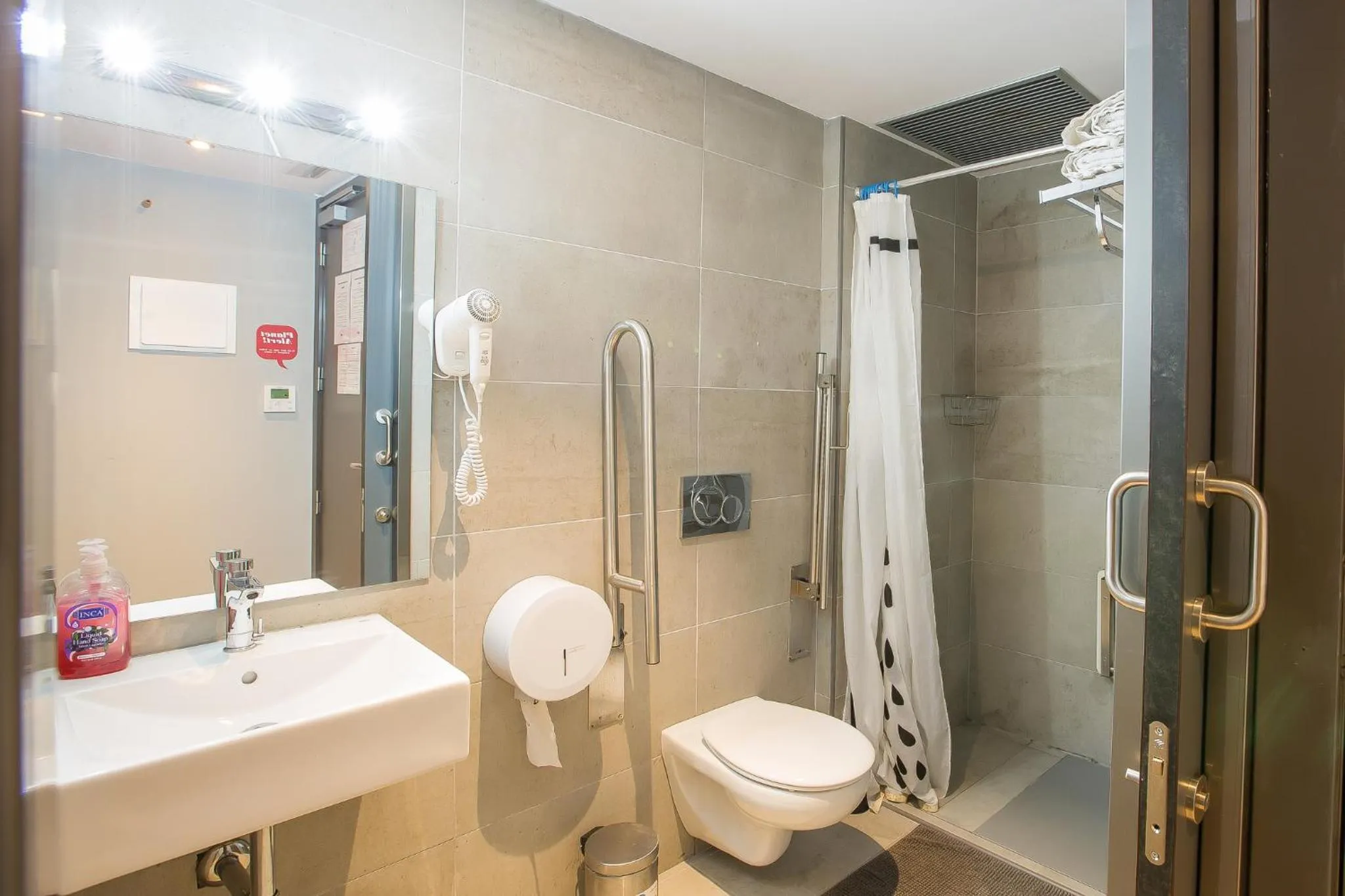 Bathroom in Yeah Barcelona Hostel