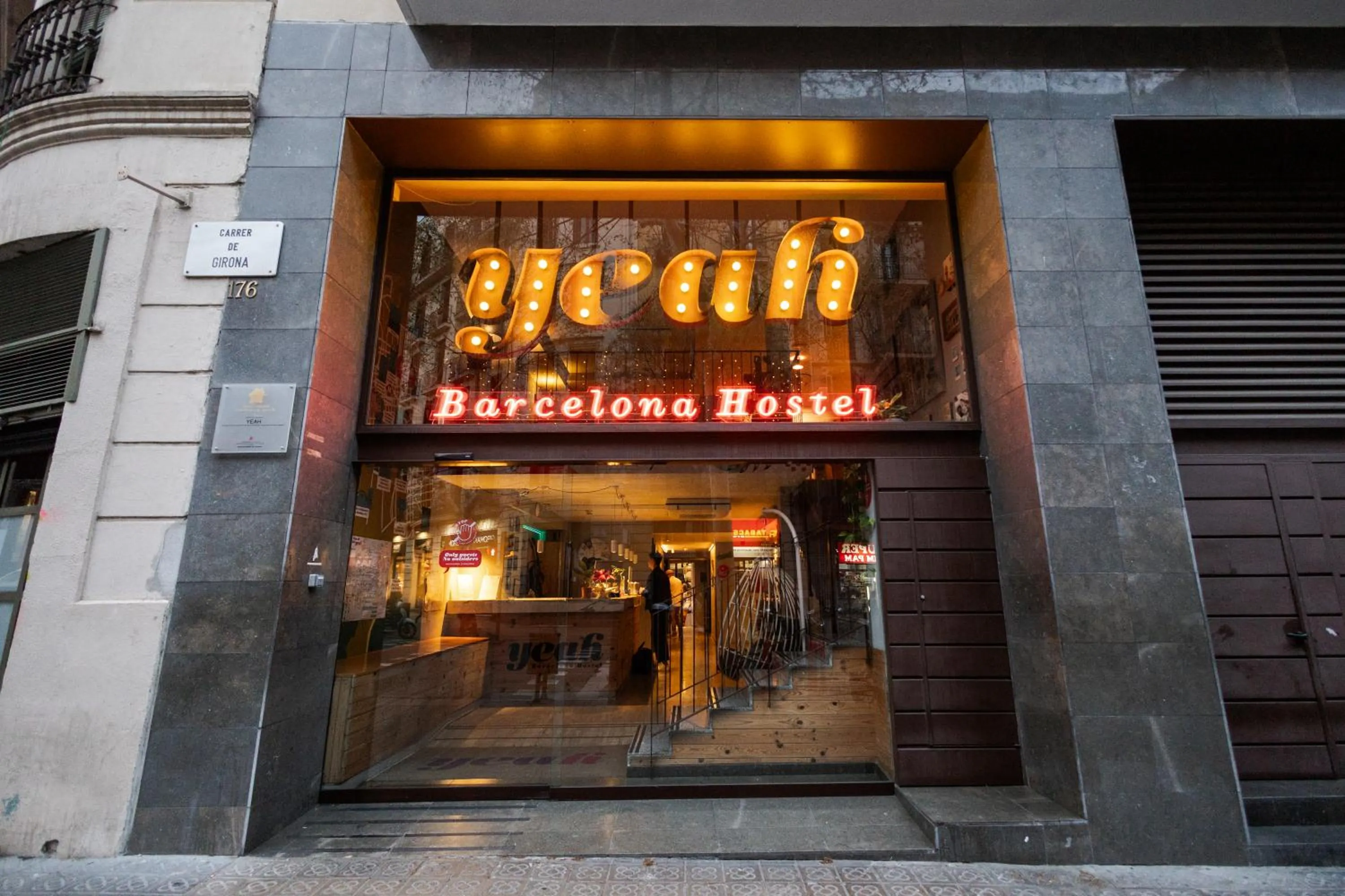 Facade/entrance in Yeah Barcelona Hostel