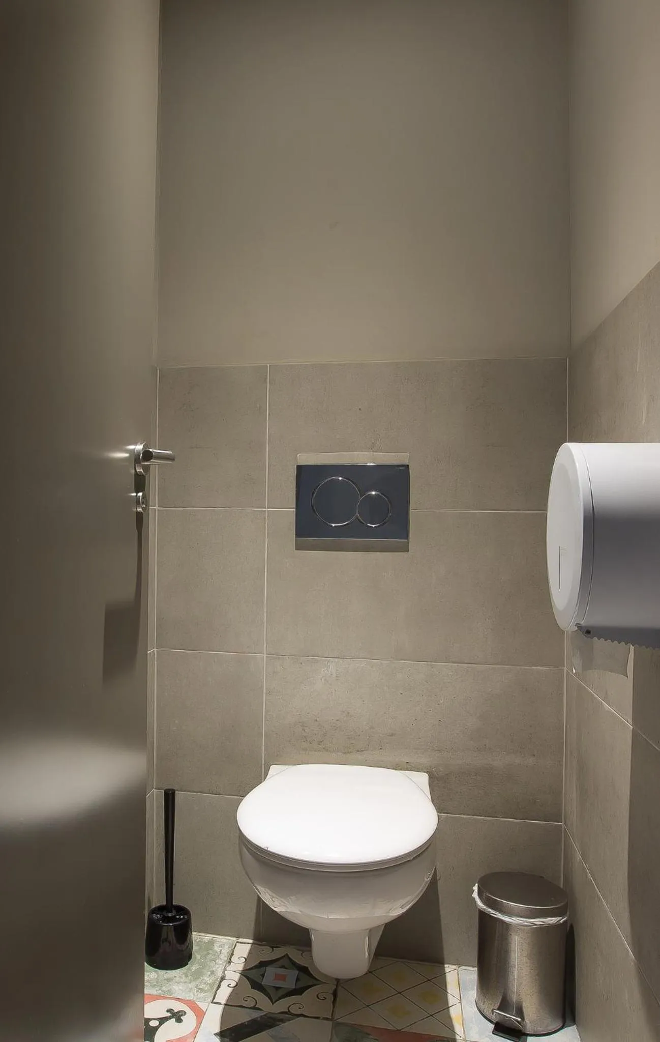 Toilet in Yeah Barcelona Hostel