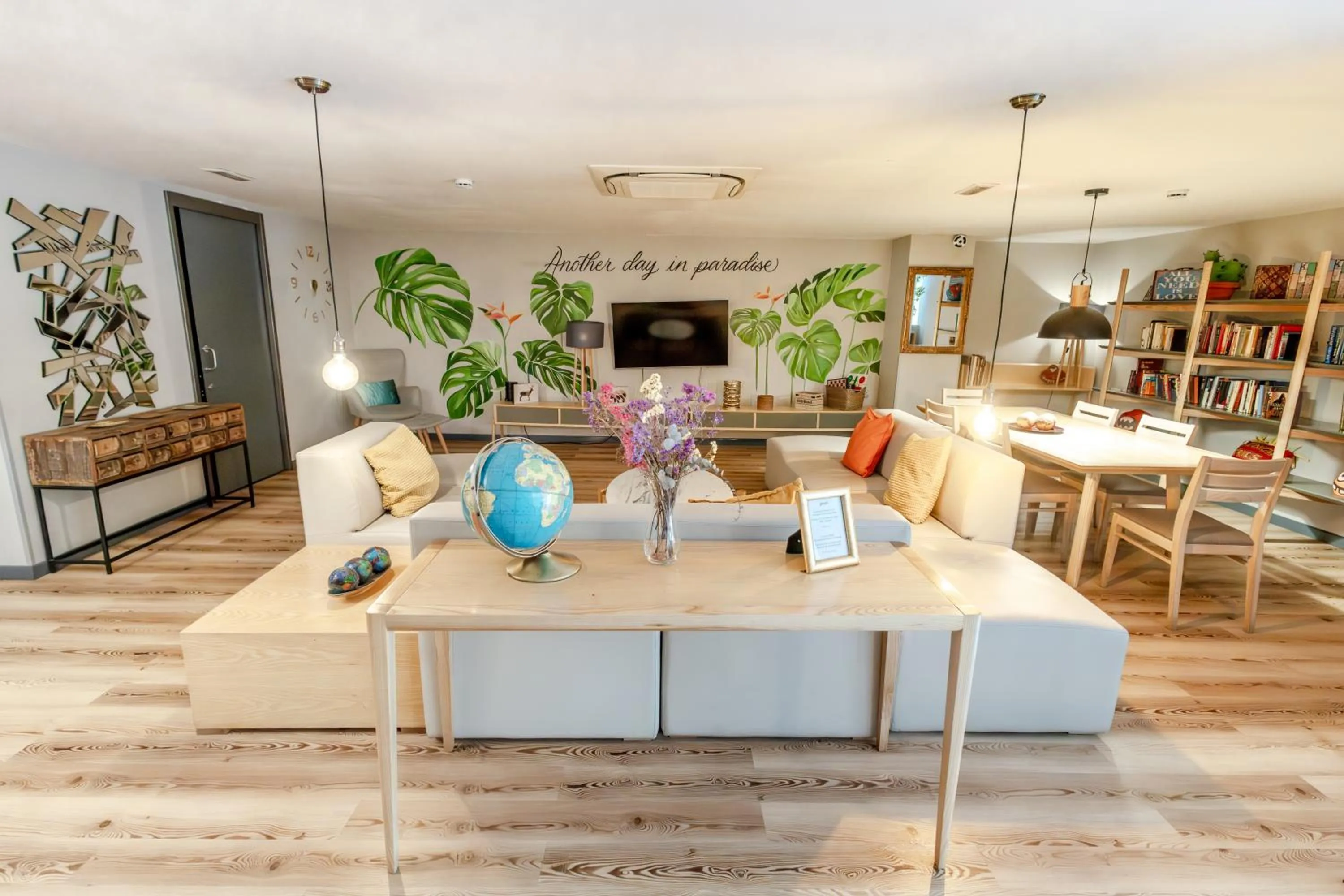 Communal lounge/ TV room in Yeah Barcelona Hostel