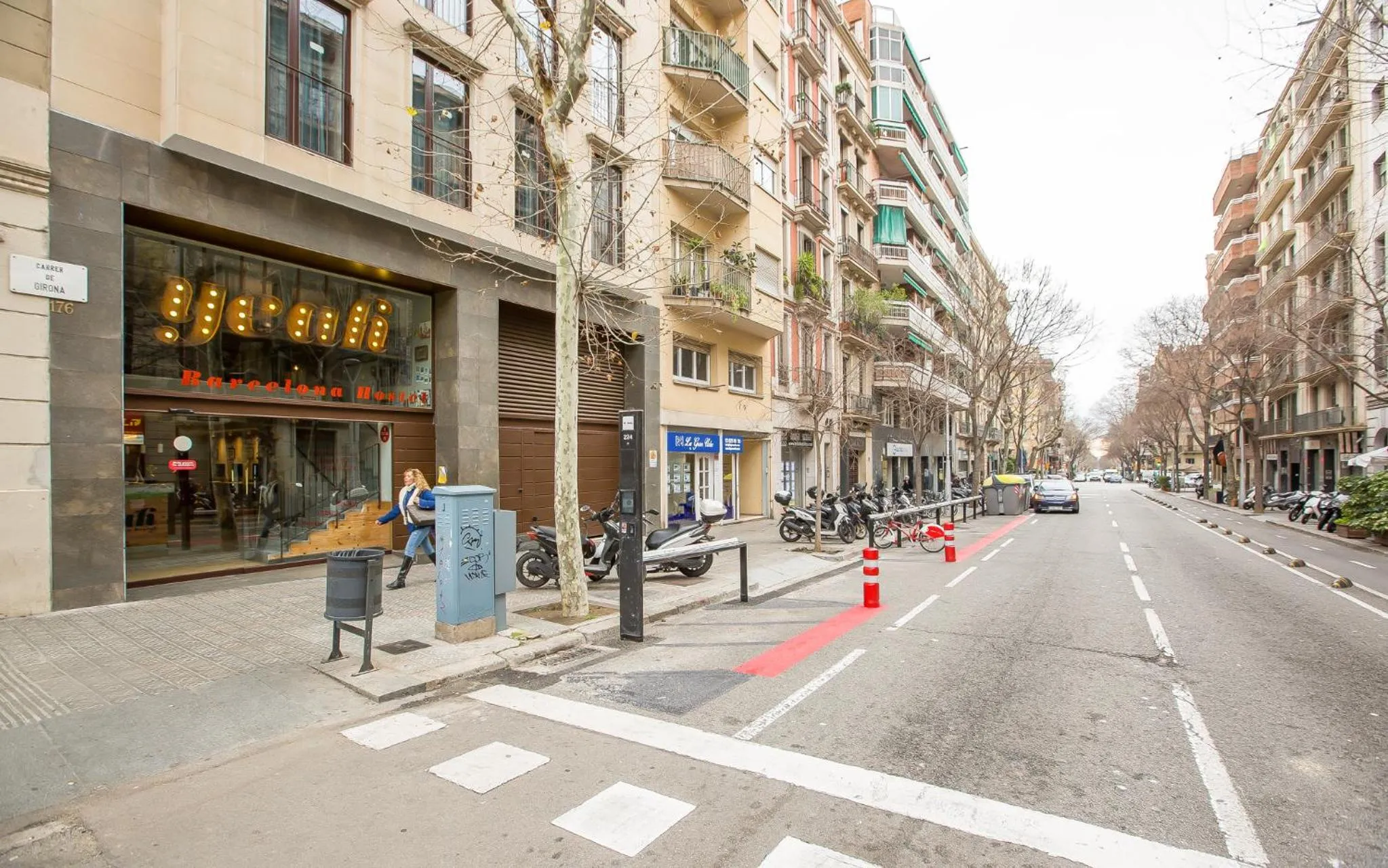 Facade/entrance in Yeah Barcelona Hostel