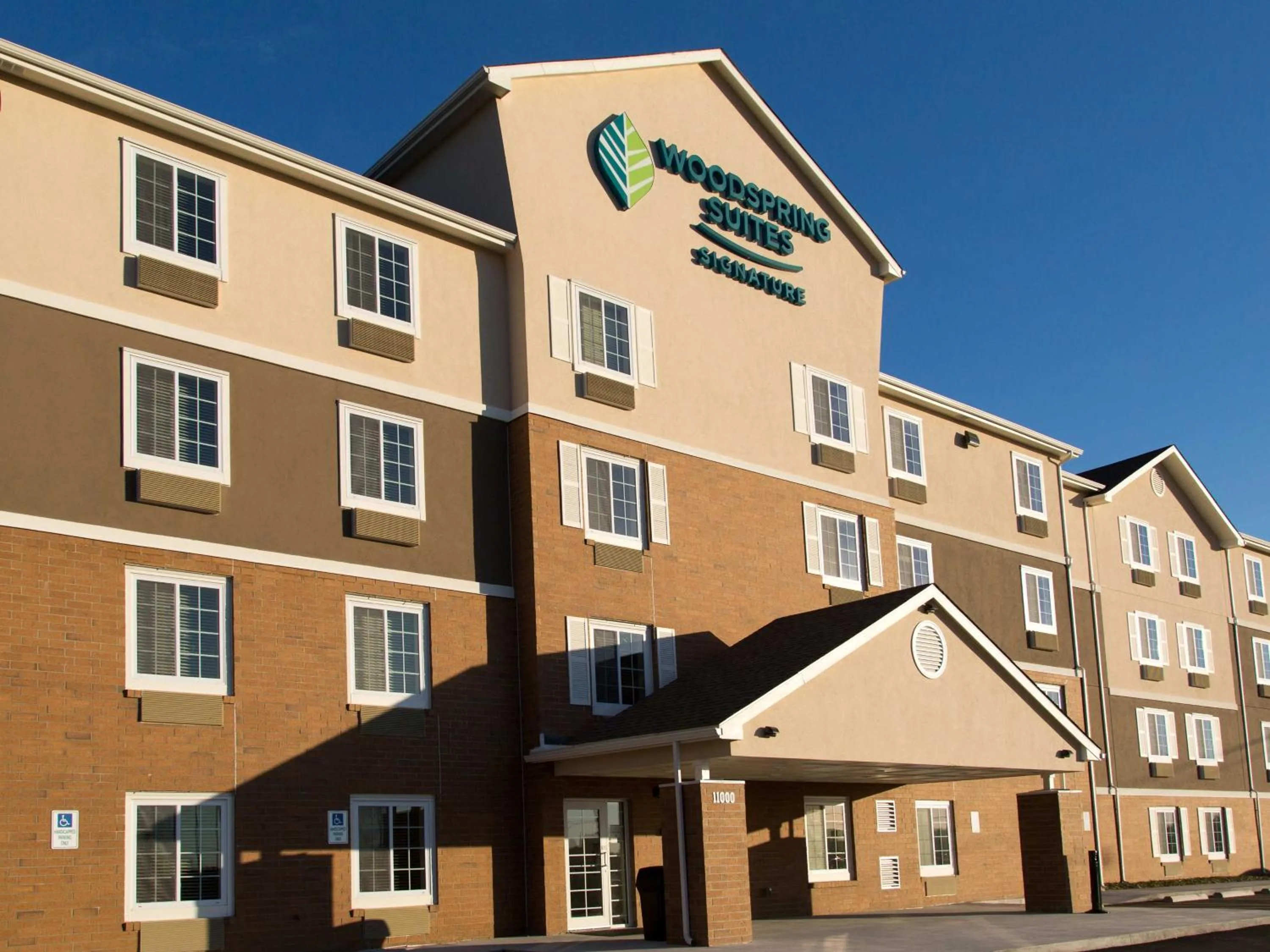 Property building in WoodSpring Suites Broken Arrow