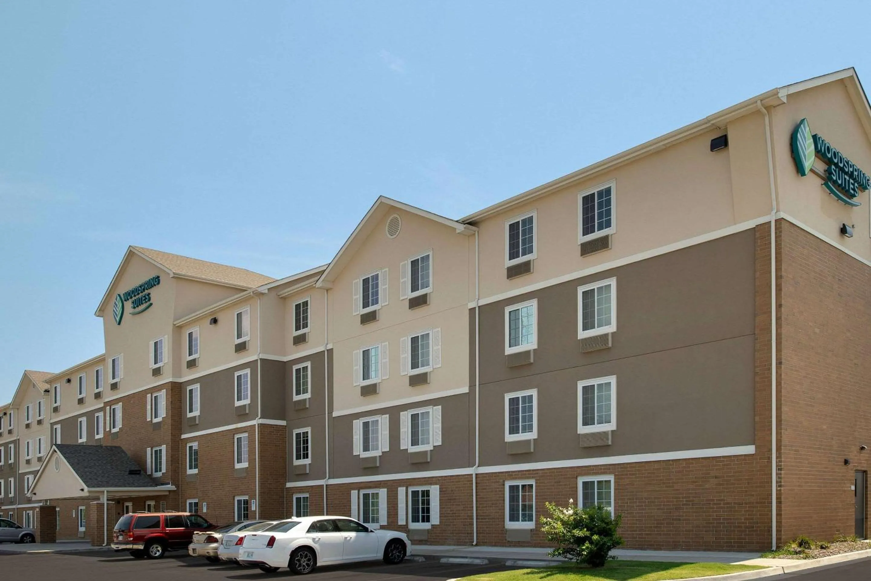Property building in WoodSpring Suites Broken Arrow