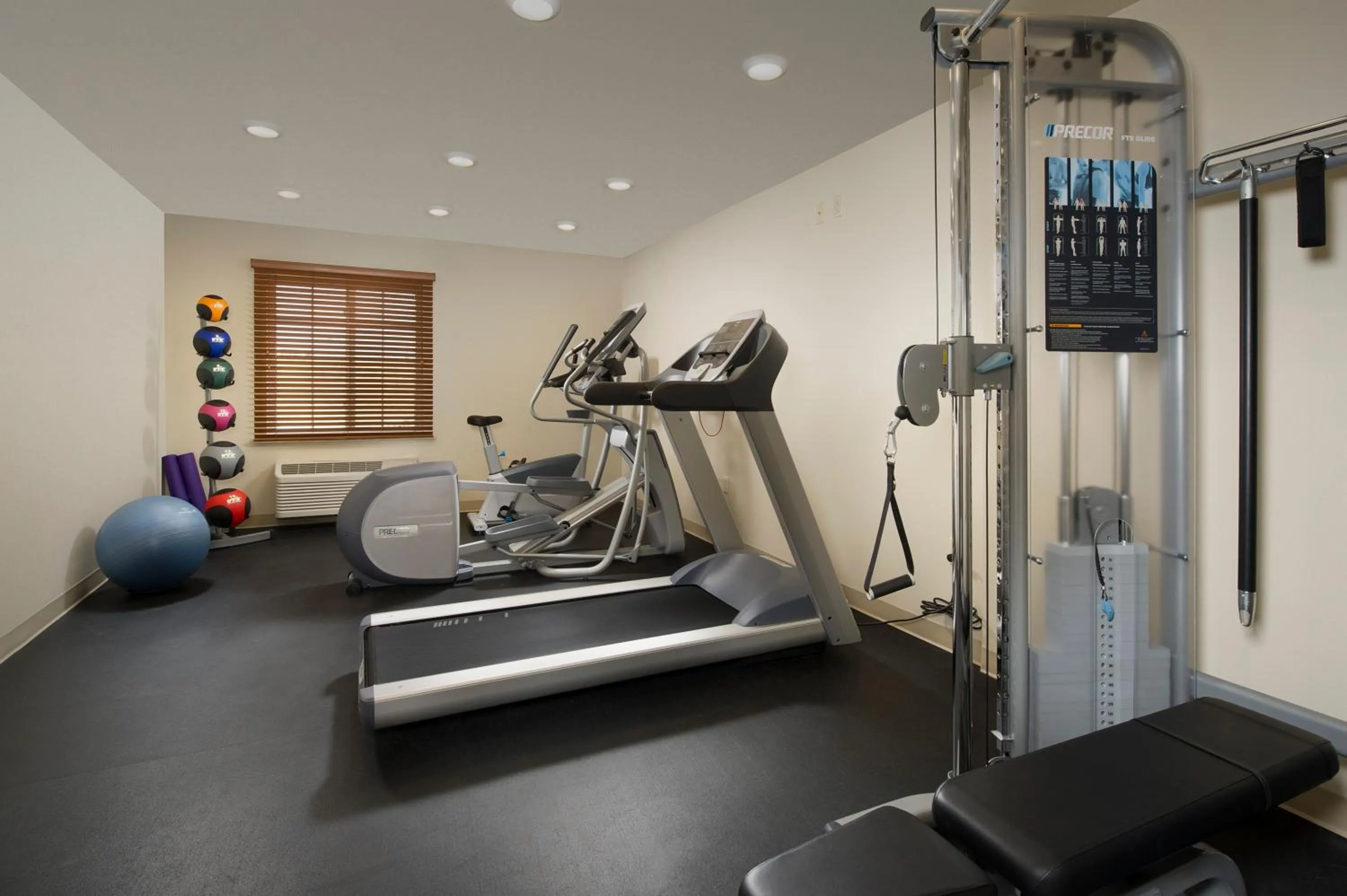 Fitness centre/facilities in WoodSpring Suites Broken Arrow