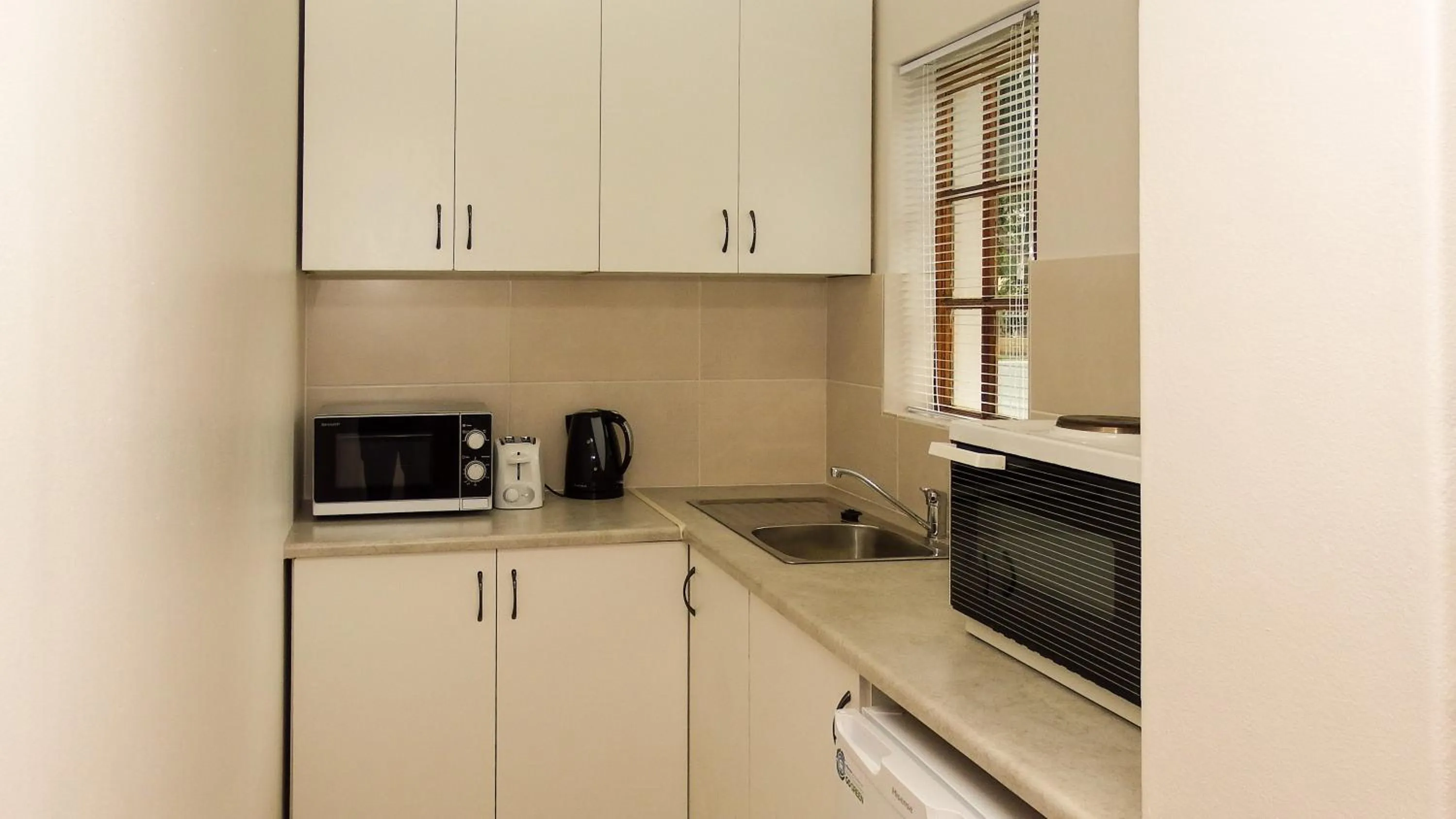 Kitchen or kitchenette in 39 On Nile Guest House
