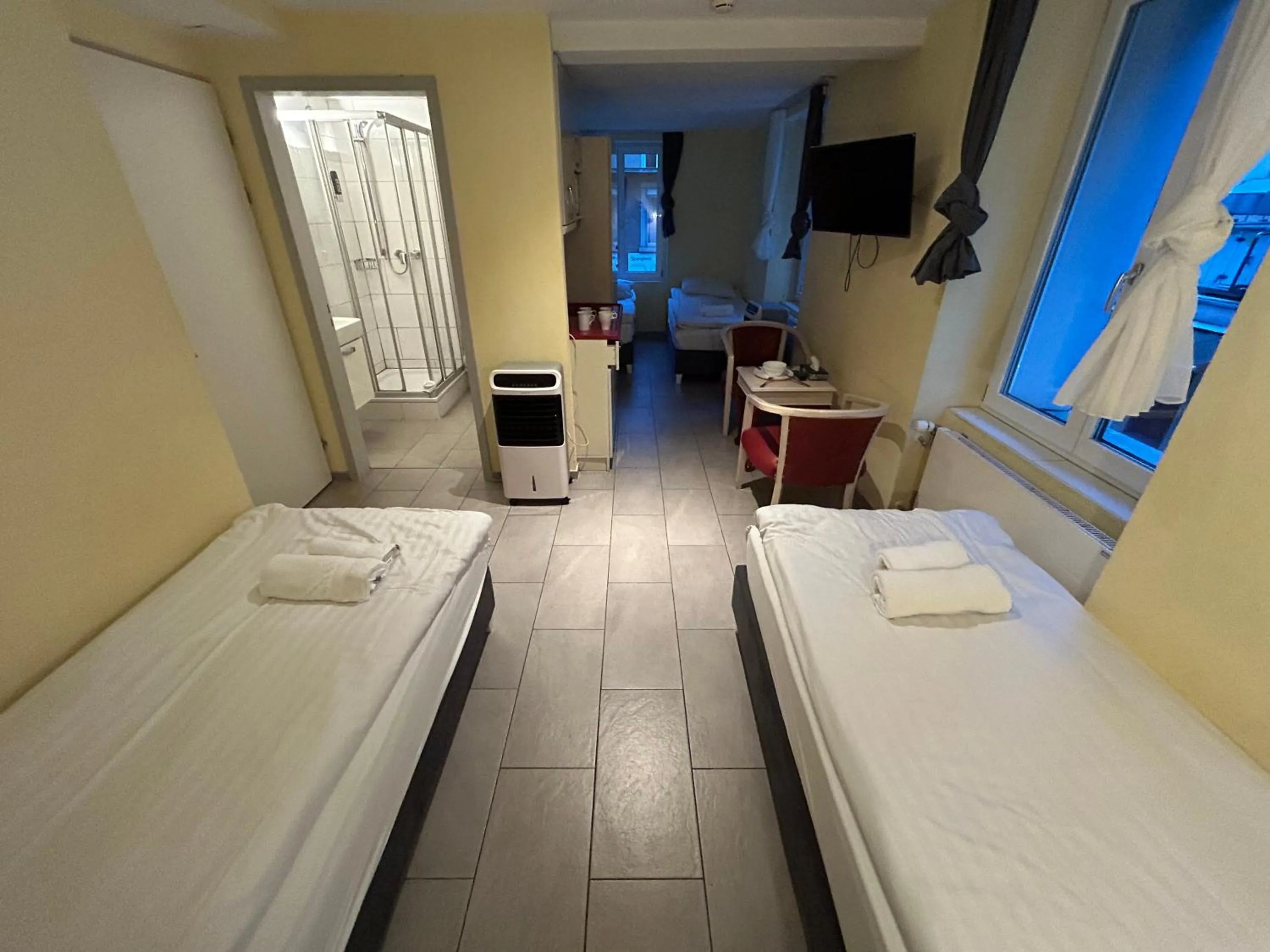 Family, Bed in Gasthaus 210