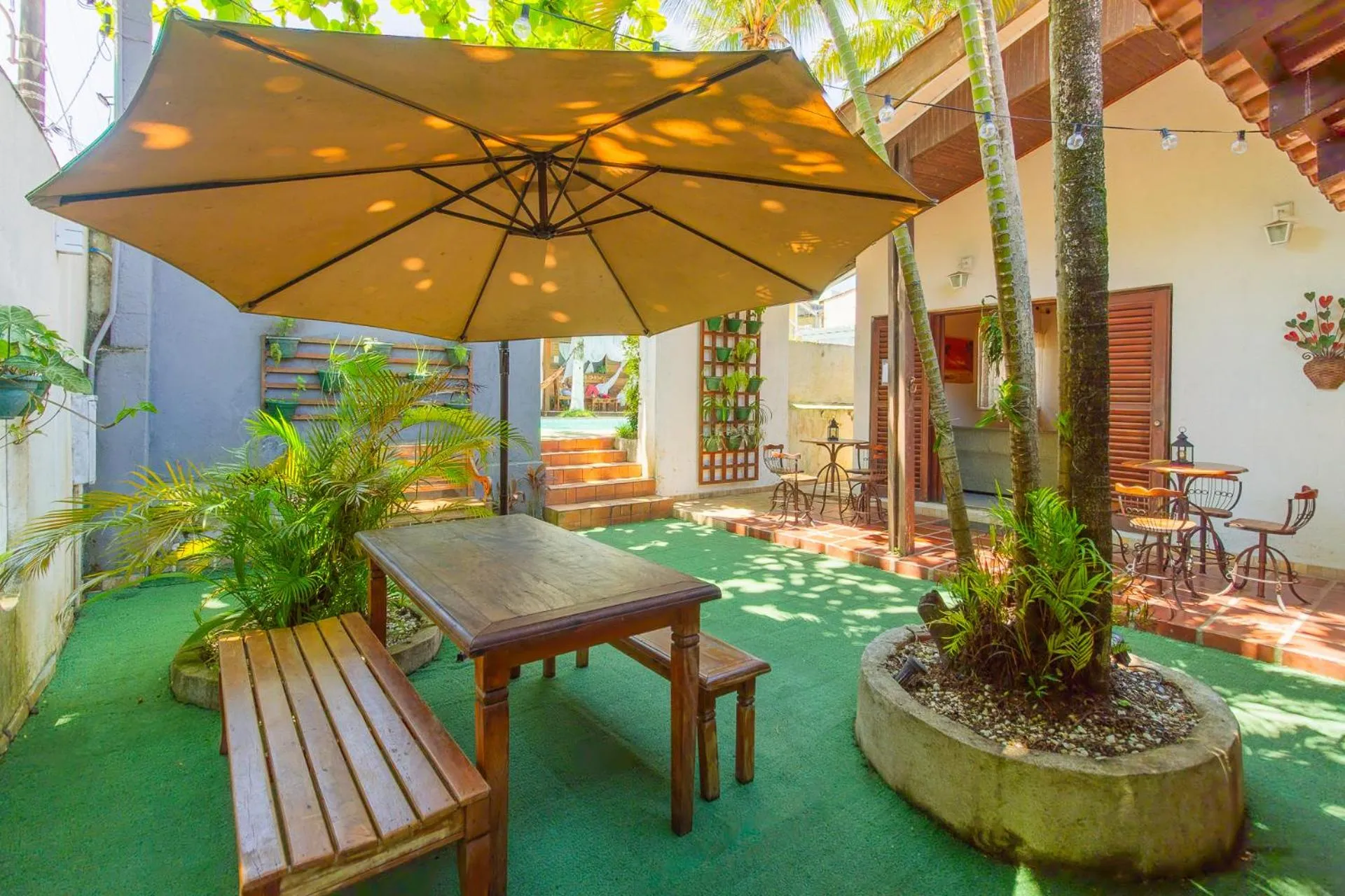 Garden in Guarujá Hostel