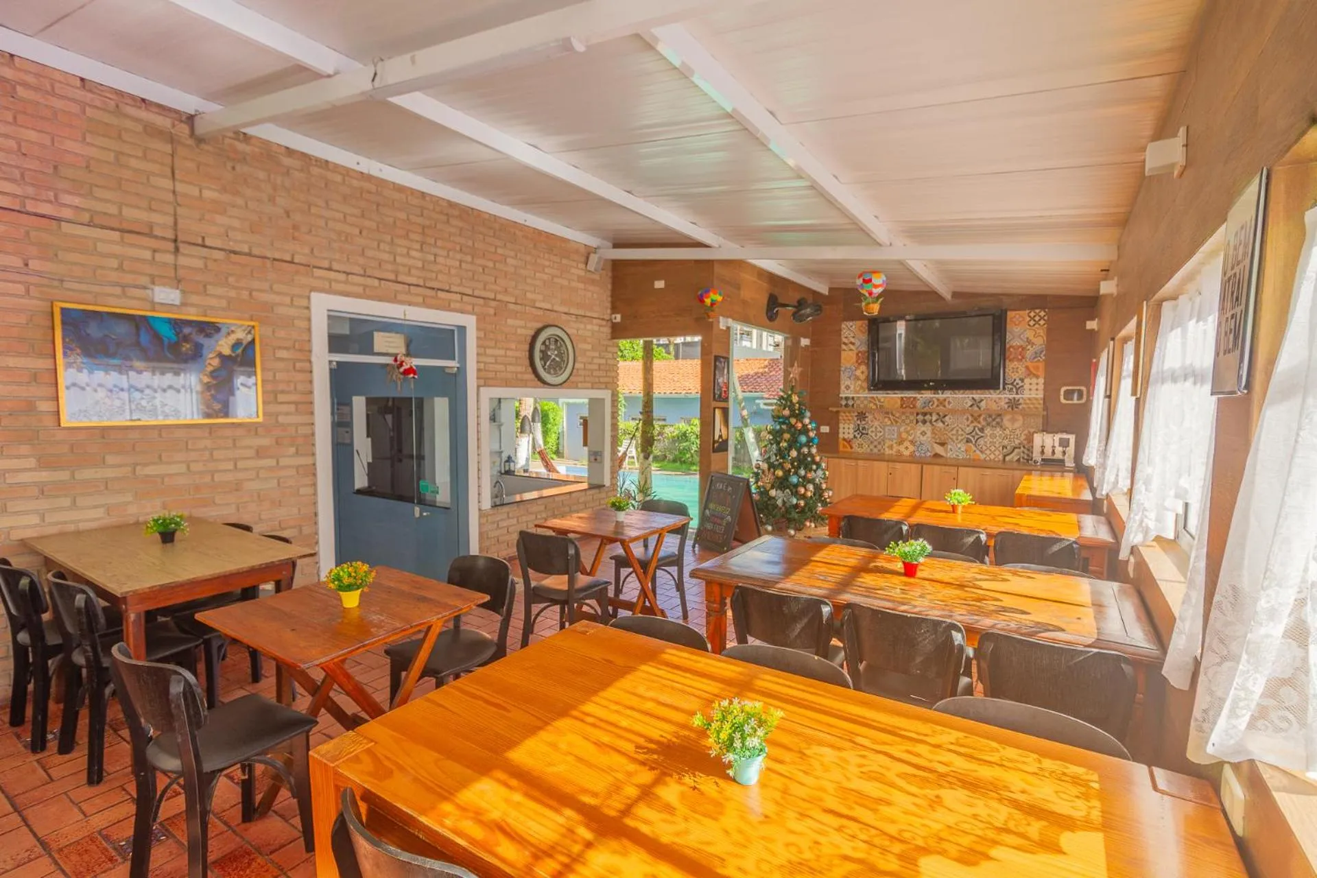 Restaurant/places to eat in Guarujá Hostel