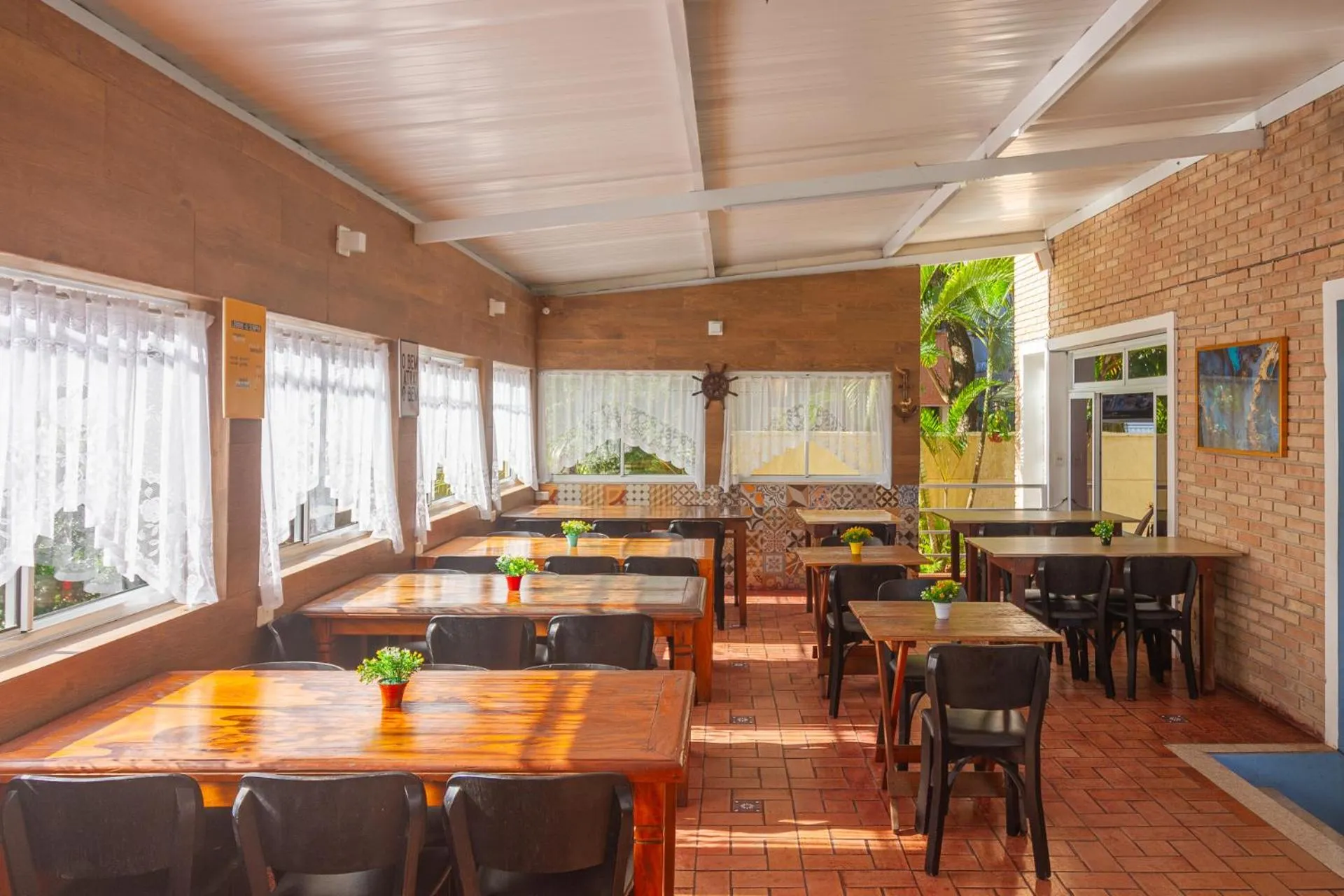 Restaurant/places to eat in Guarujá Hostel