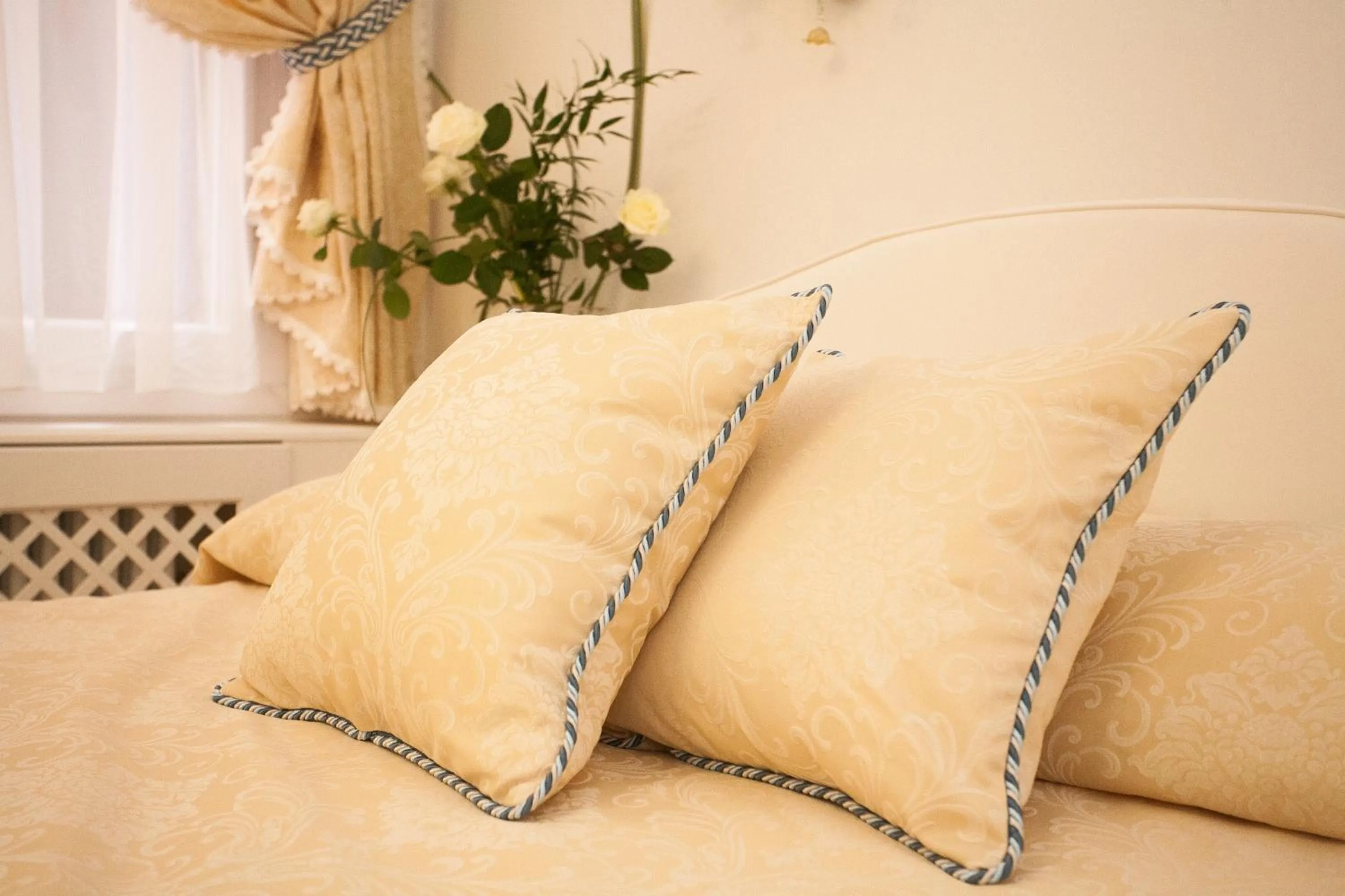 Decorative detail, Bed in Antico Mercato