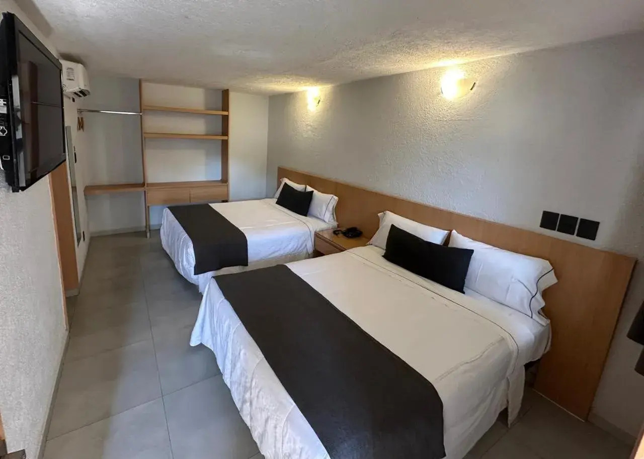 Double Room in Hotel Emperador centro Guadalajara y Remodelado Double Room in Hotel Emperador centro Guadalajara y Remodelado