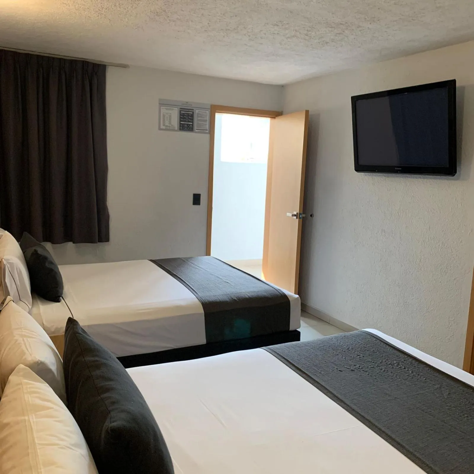 TV and multimedia, Bed in Hotel Emperador centro Guadalajara y Remodelado