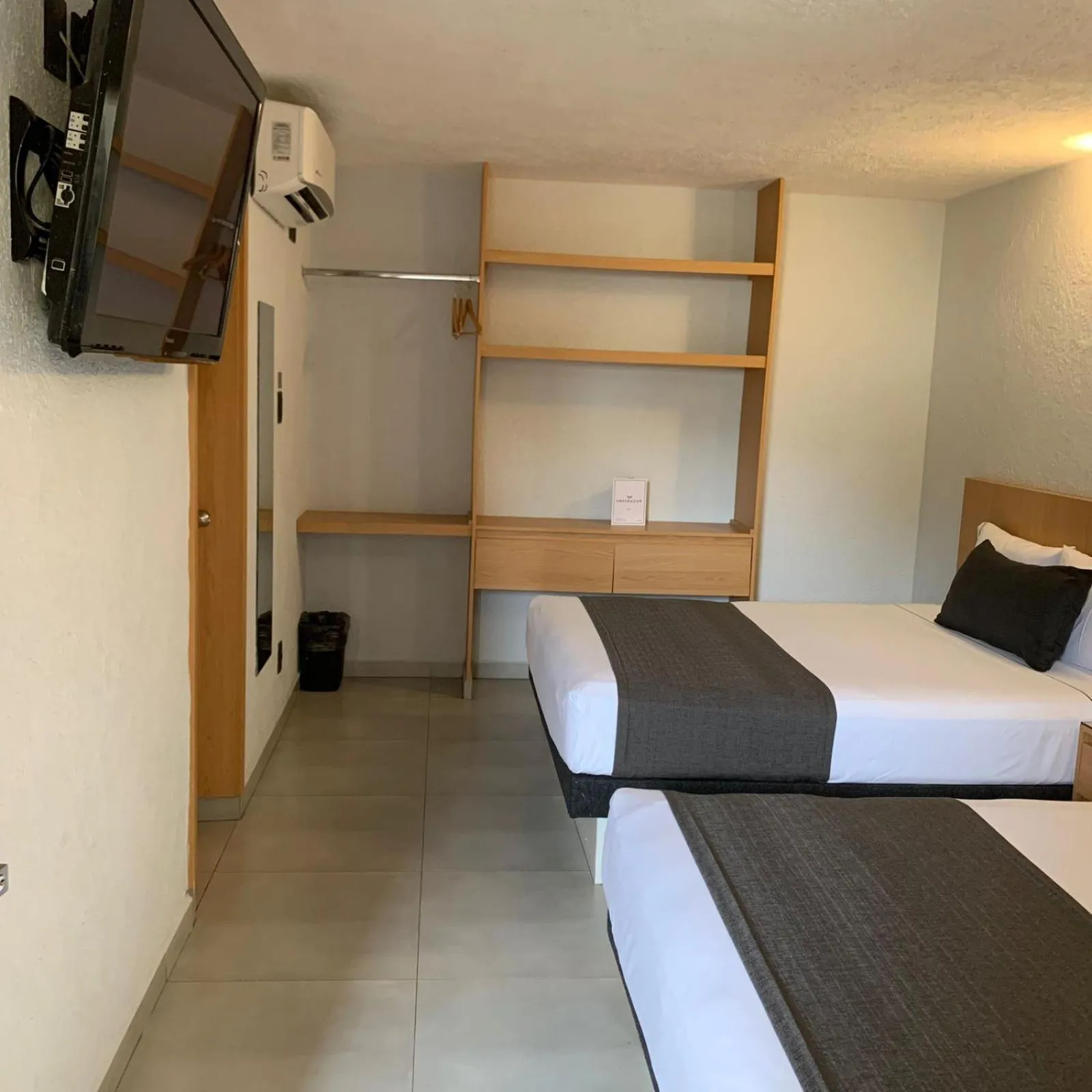 Bedroom, Bed in Hotel Emperador centro Guadalajara y Remodelado