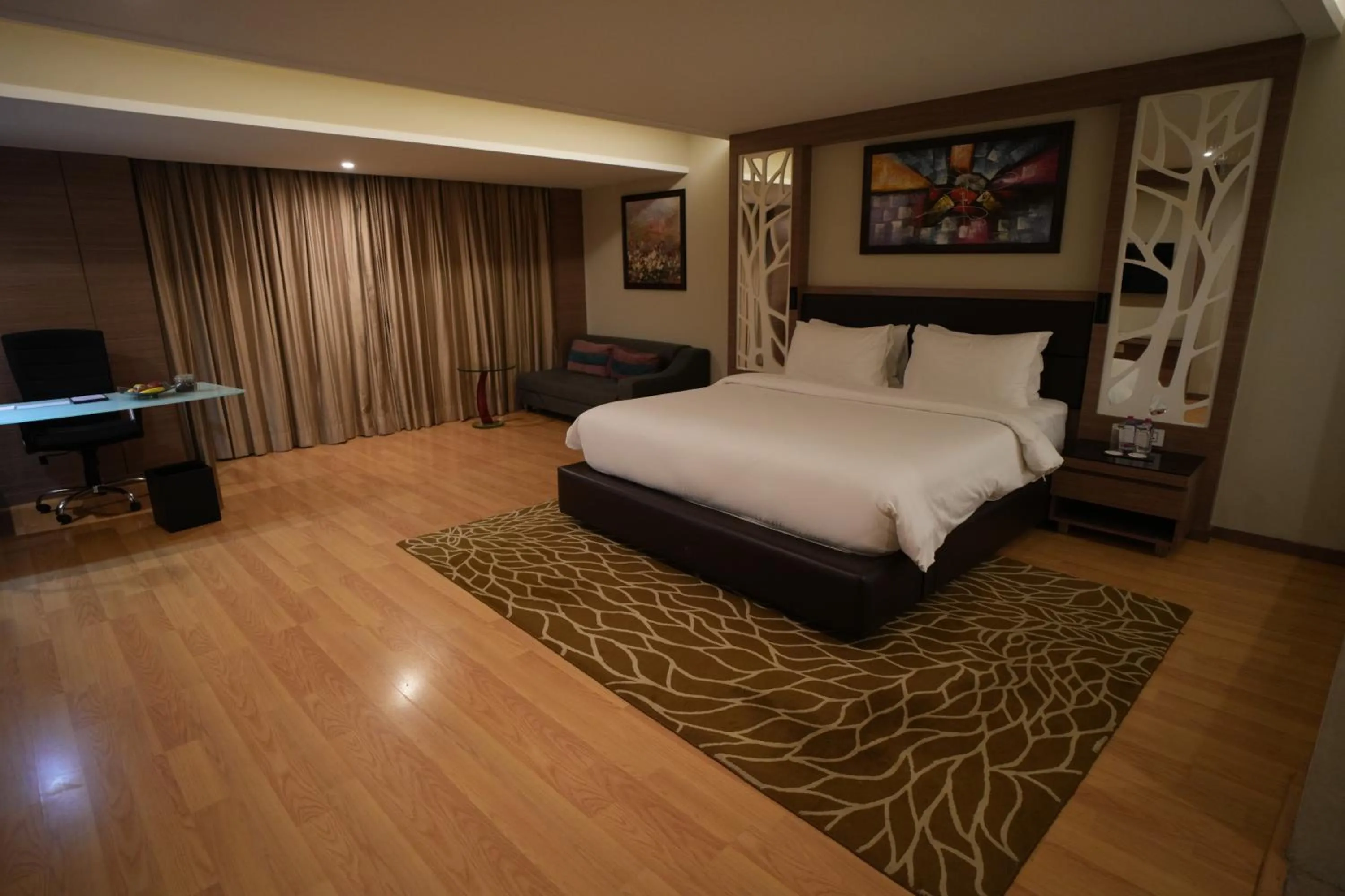 Bed in Radisson Udaipur