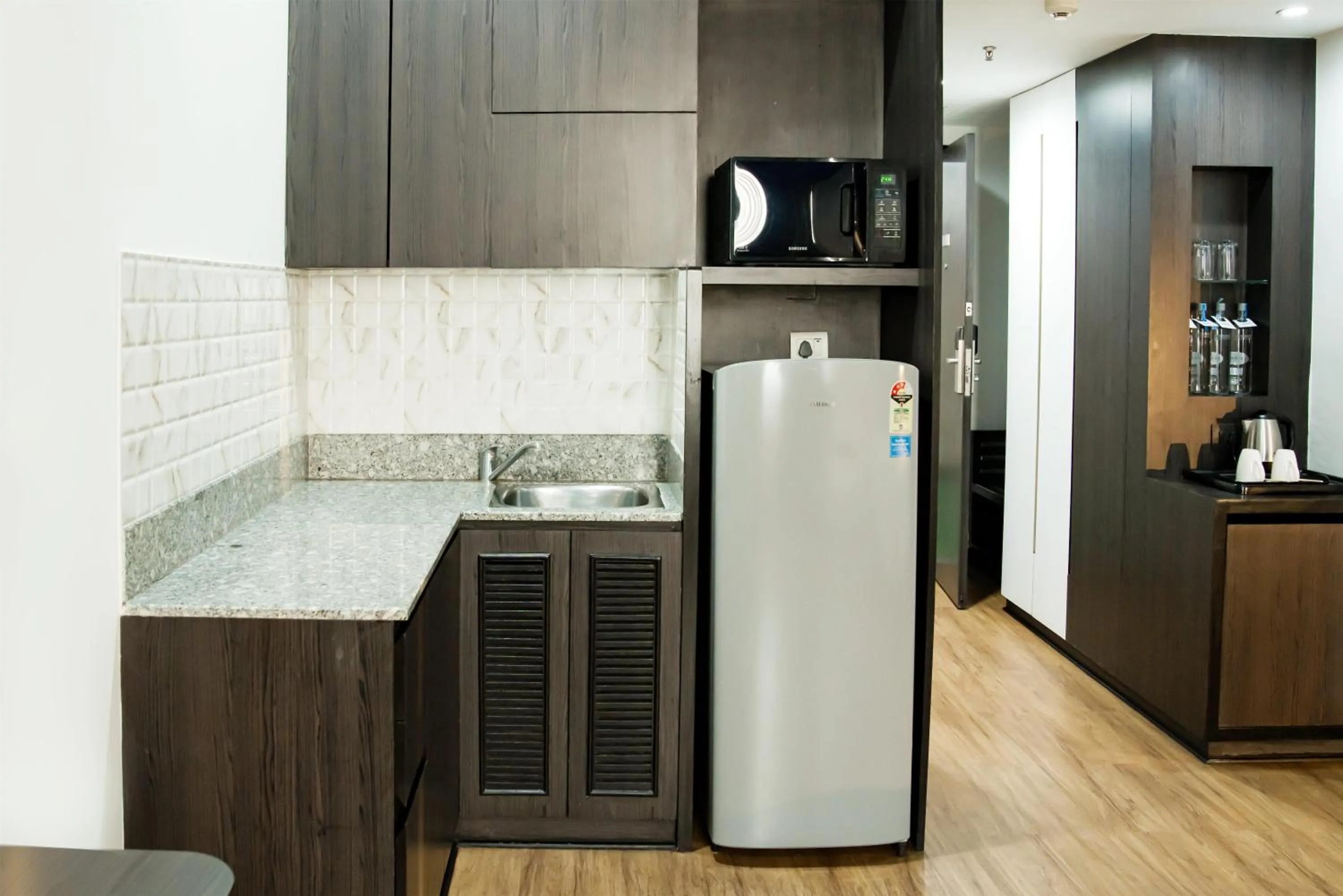 Kitchen or kitchenette in Park Inn By Radisson Amritsar Airport