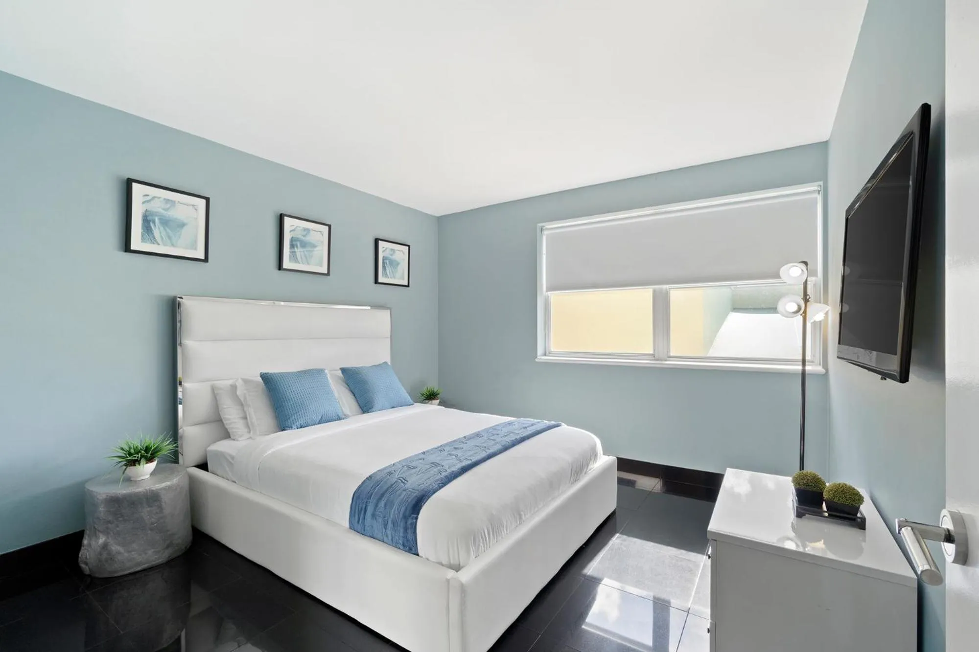 Bed in Casa Grande Suites on Ocean Drive