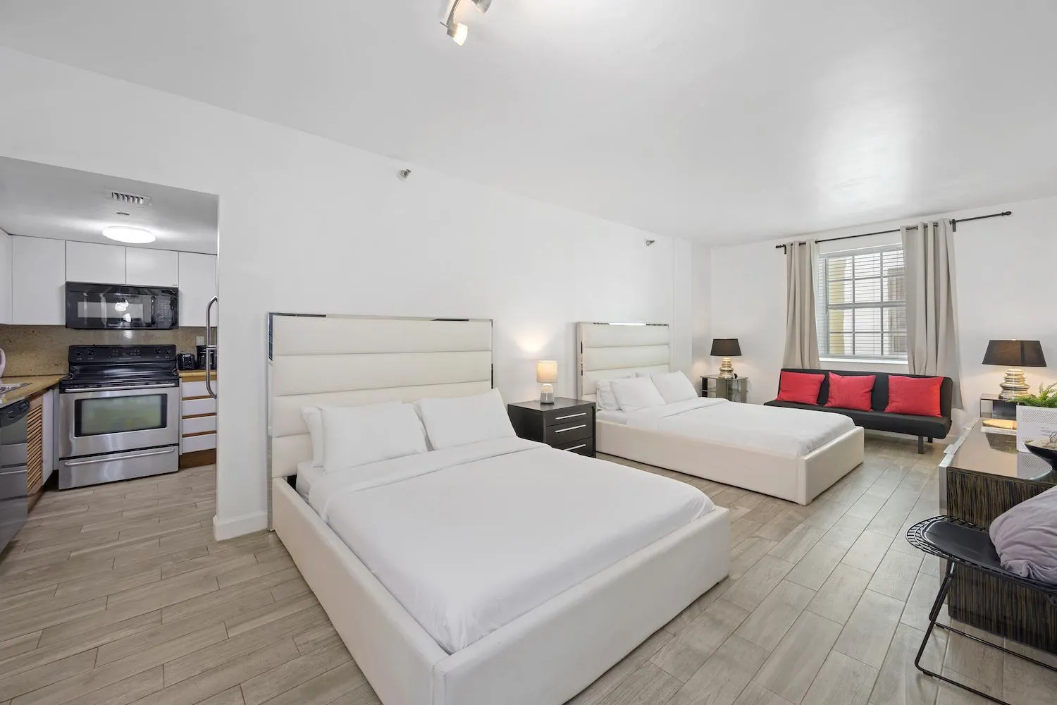 Photo of the whole room, Bed in Casa Grande Suites on Ocean Drive