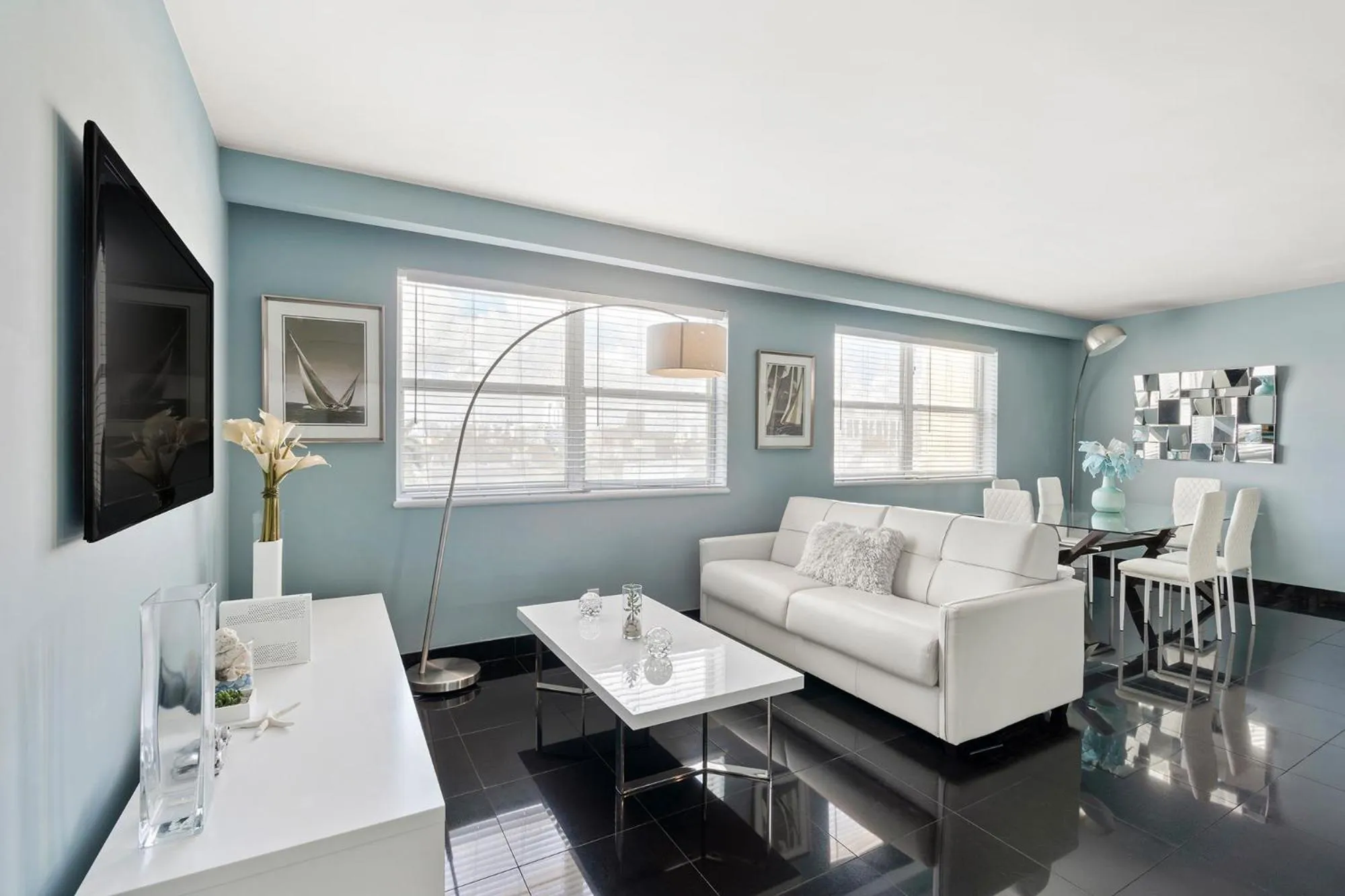 TV and multimedia in Casa Grande Suites on Ocean Drive