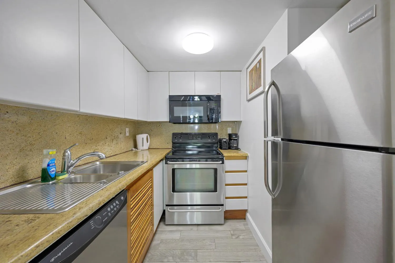 Kitchen or kitchenette in Casa Grande Suites on Ocean Drive