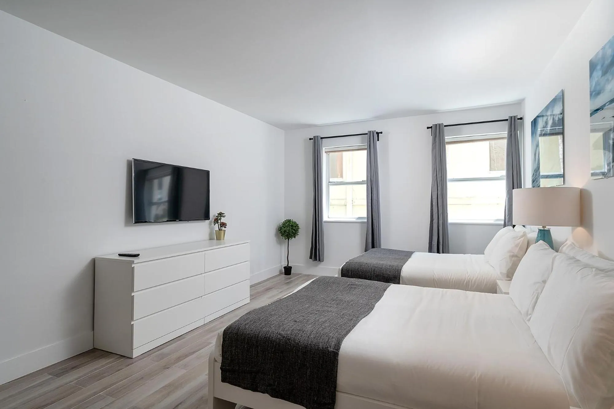 TV and multimedia, Bed in Casa Grande Suites on Ocean Drive