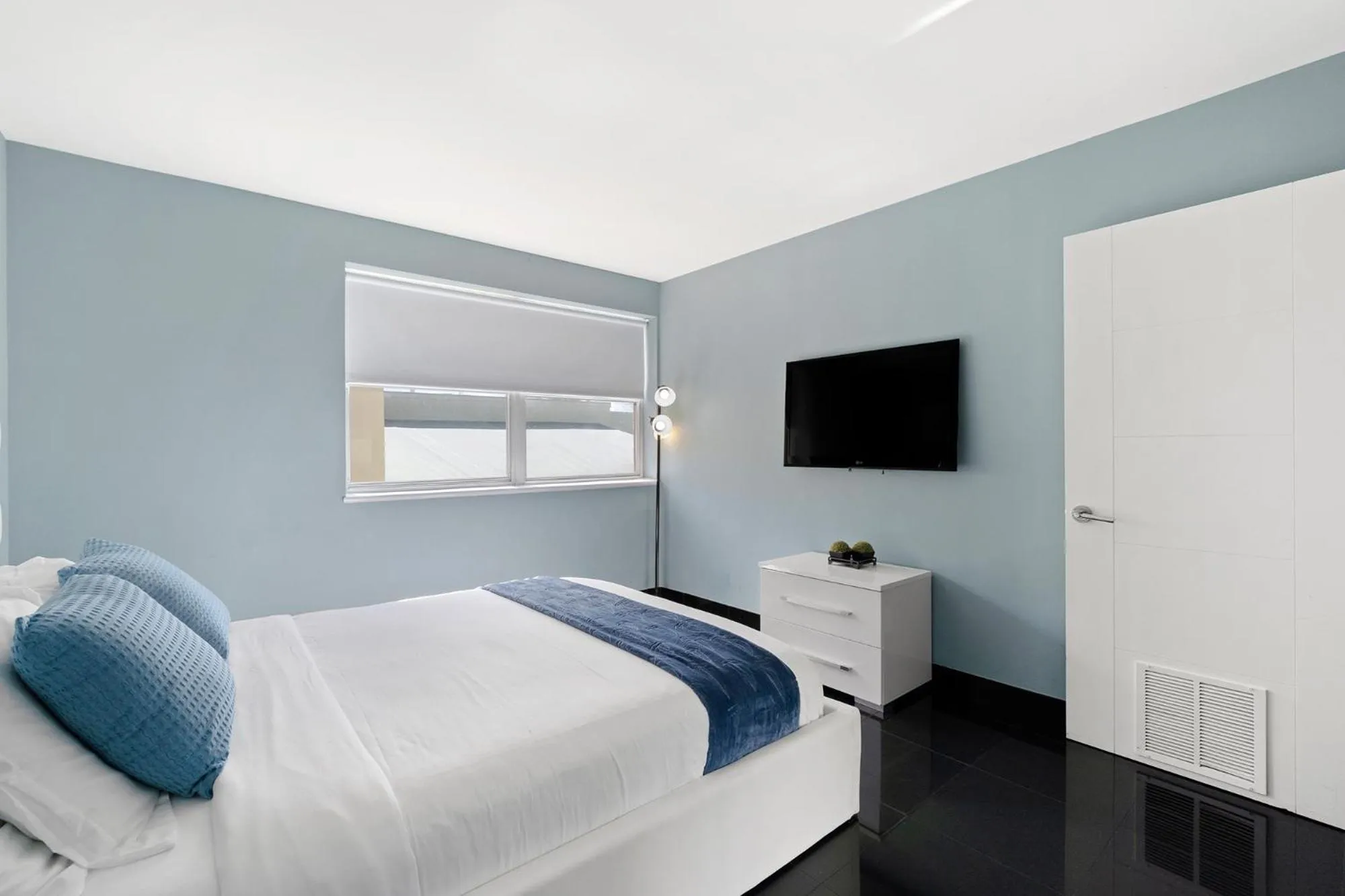 Bed in Casa Grande Suites on Ocean Drive