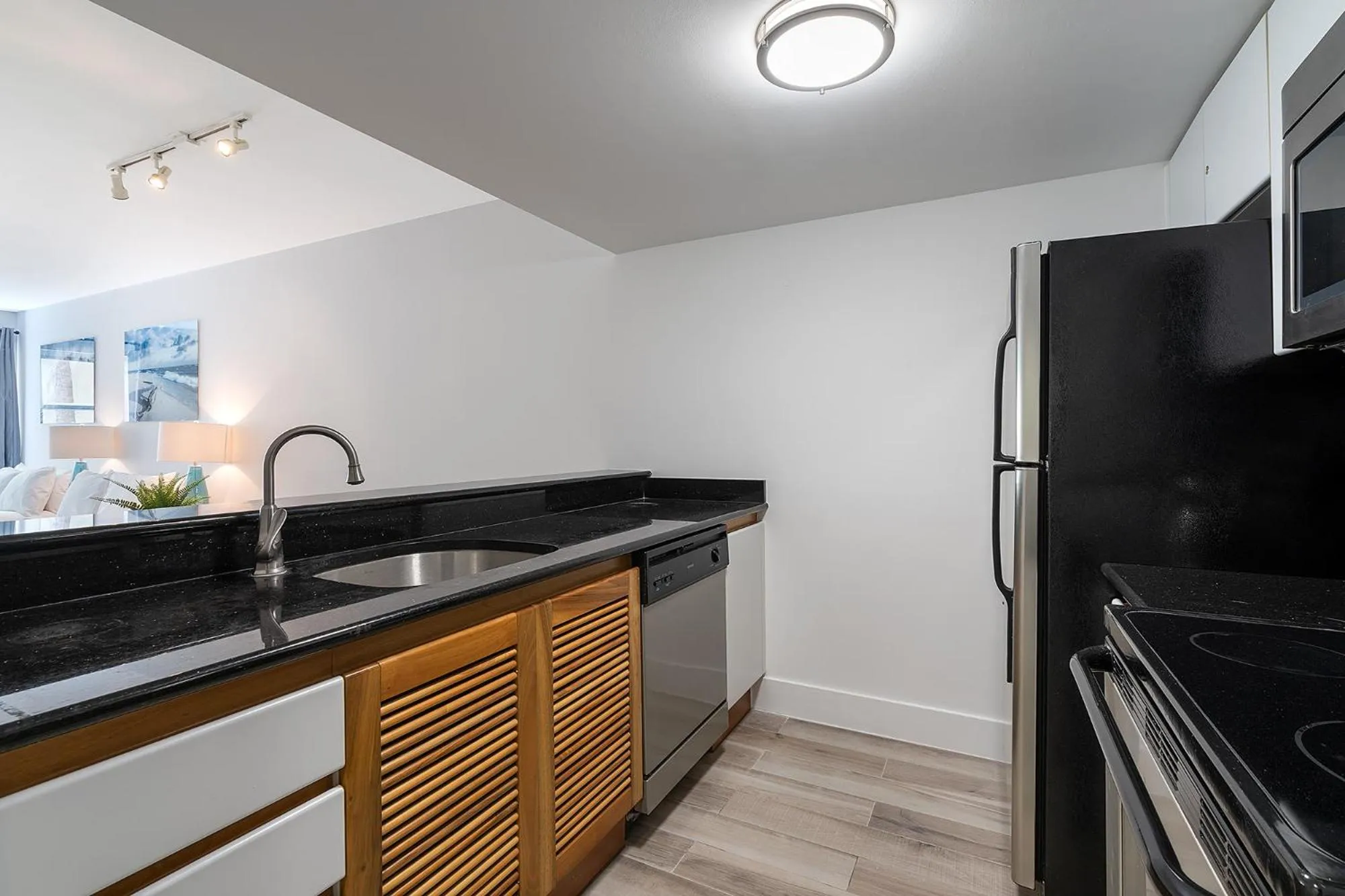 Kitchen or kitchenette in Casa Grande Suites on Ocean Drive