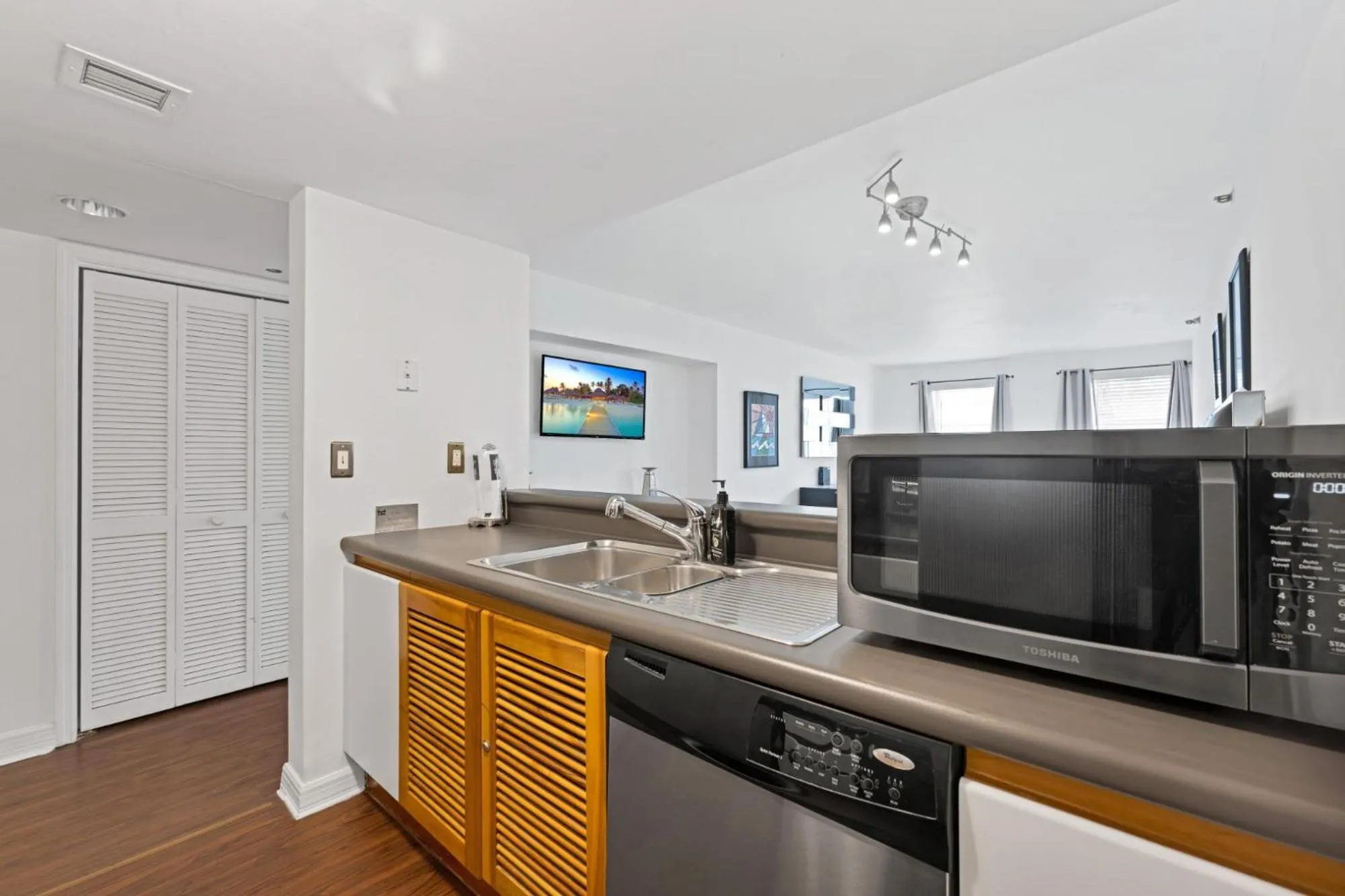 Kitchen or kitchenette in Casa Grande Suites on Ocean Drive