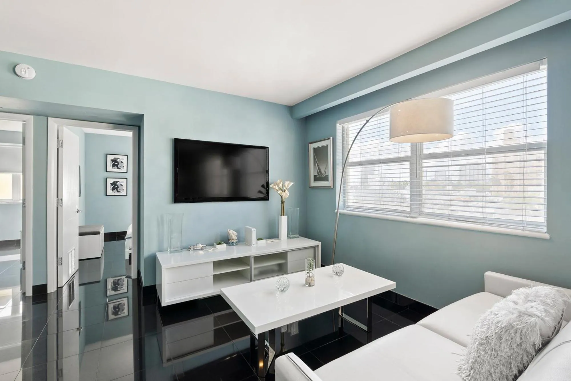 TV and multimedia, Bed in Casa Grande Suites on Ocean Drive