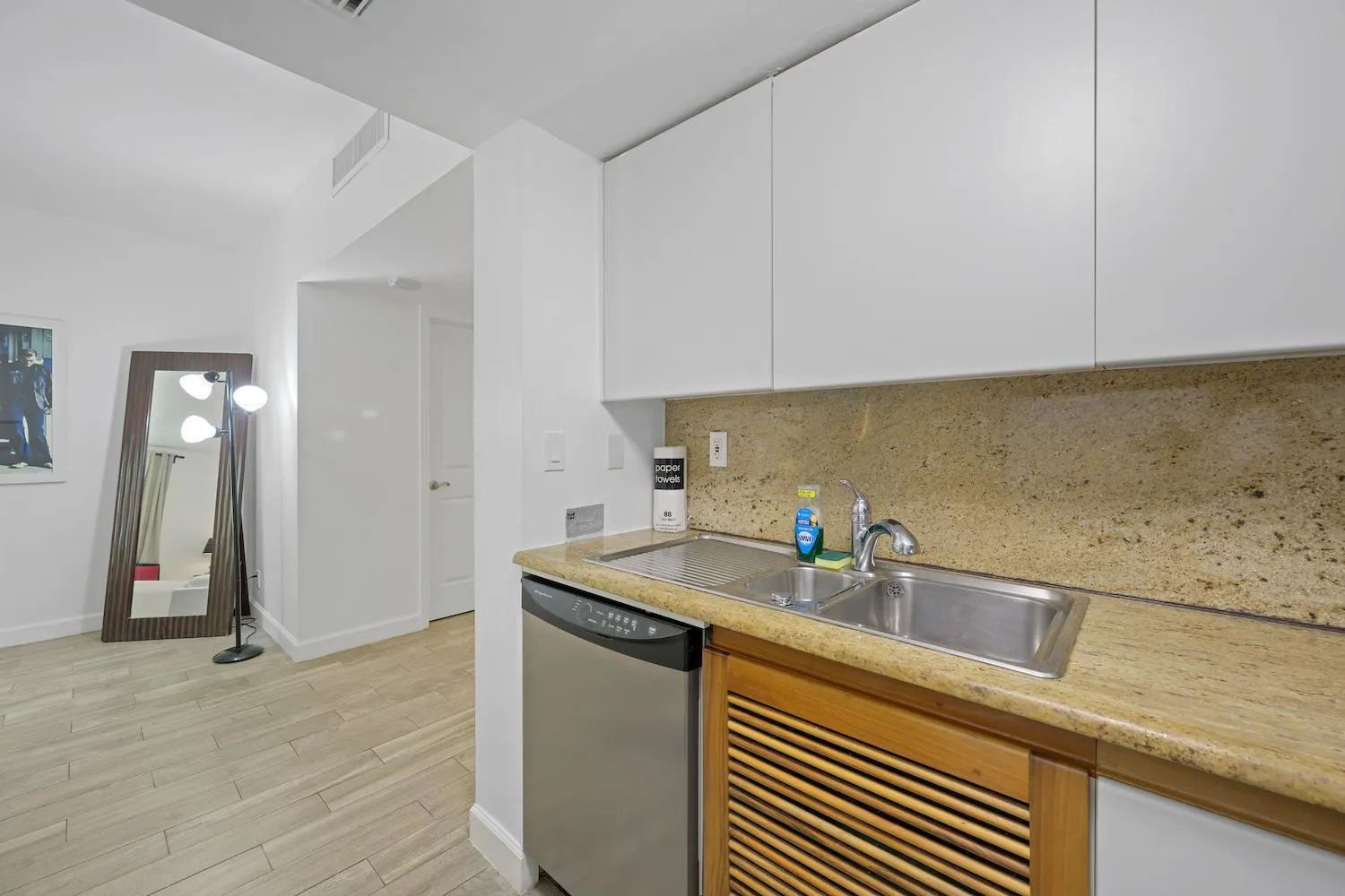Kitchen or kitchenette in Casa Grande Suites on Ocean Drive