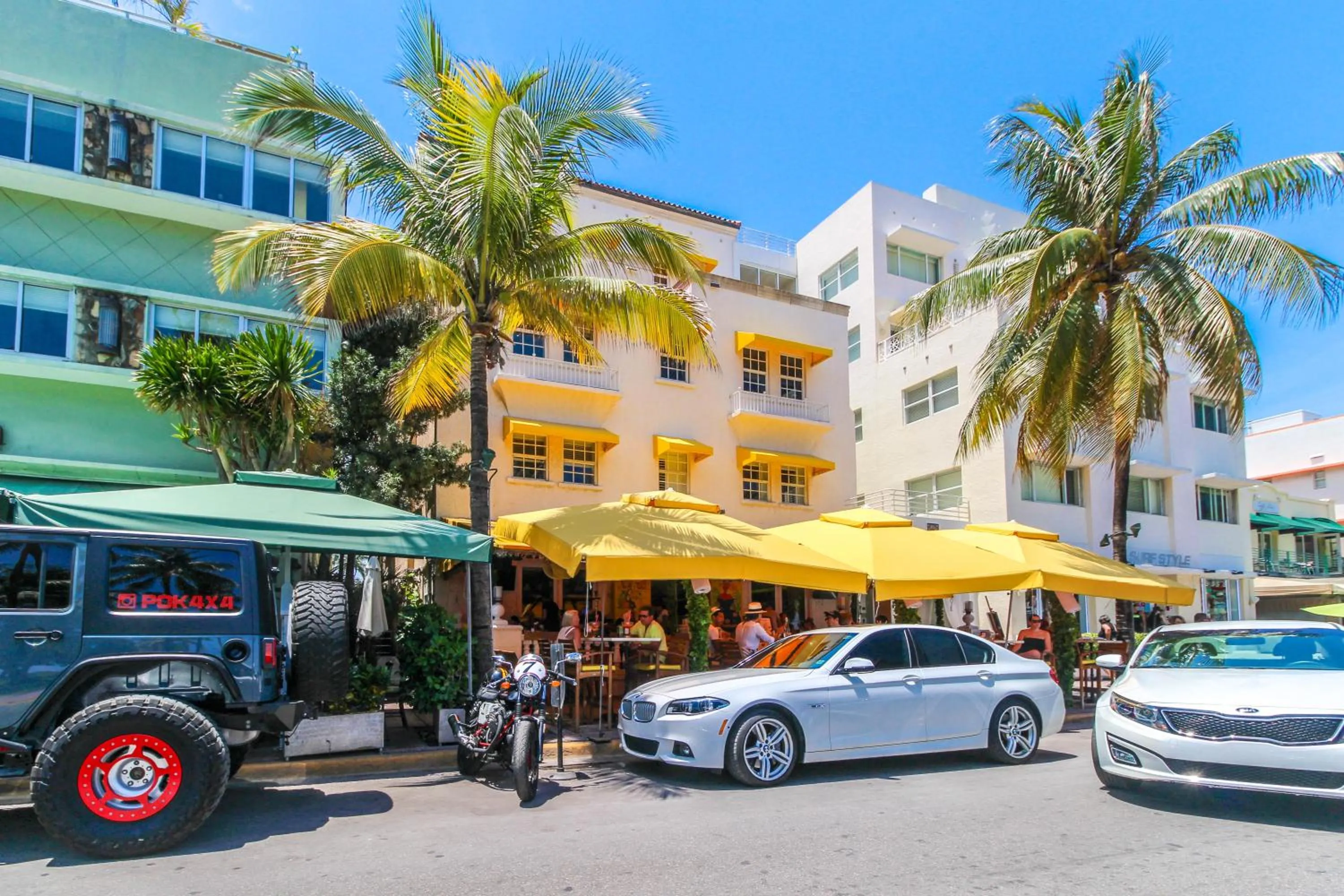 Facade/entrance in Casa Grande Suites on Ocean Drive