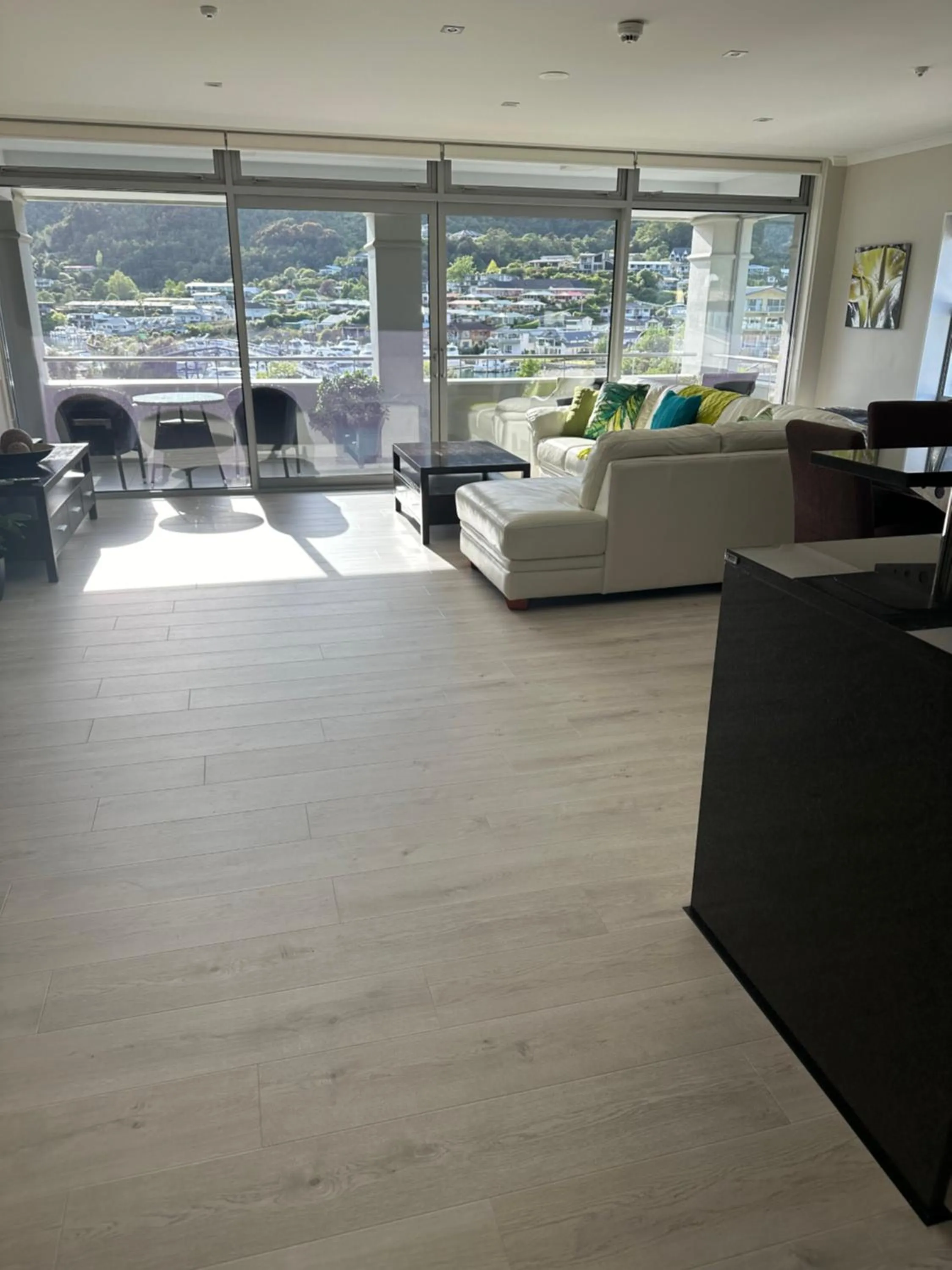 Lounge or bar in Picton Waterfront Apartments