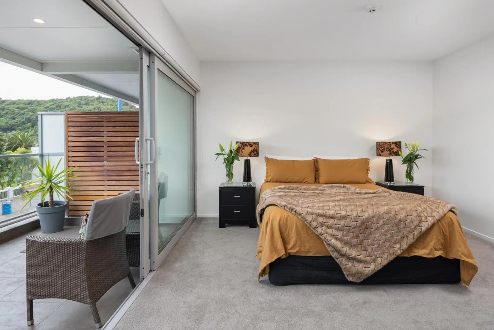 Balcony/Terrace, Bed in Picton Waterfront Apartments