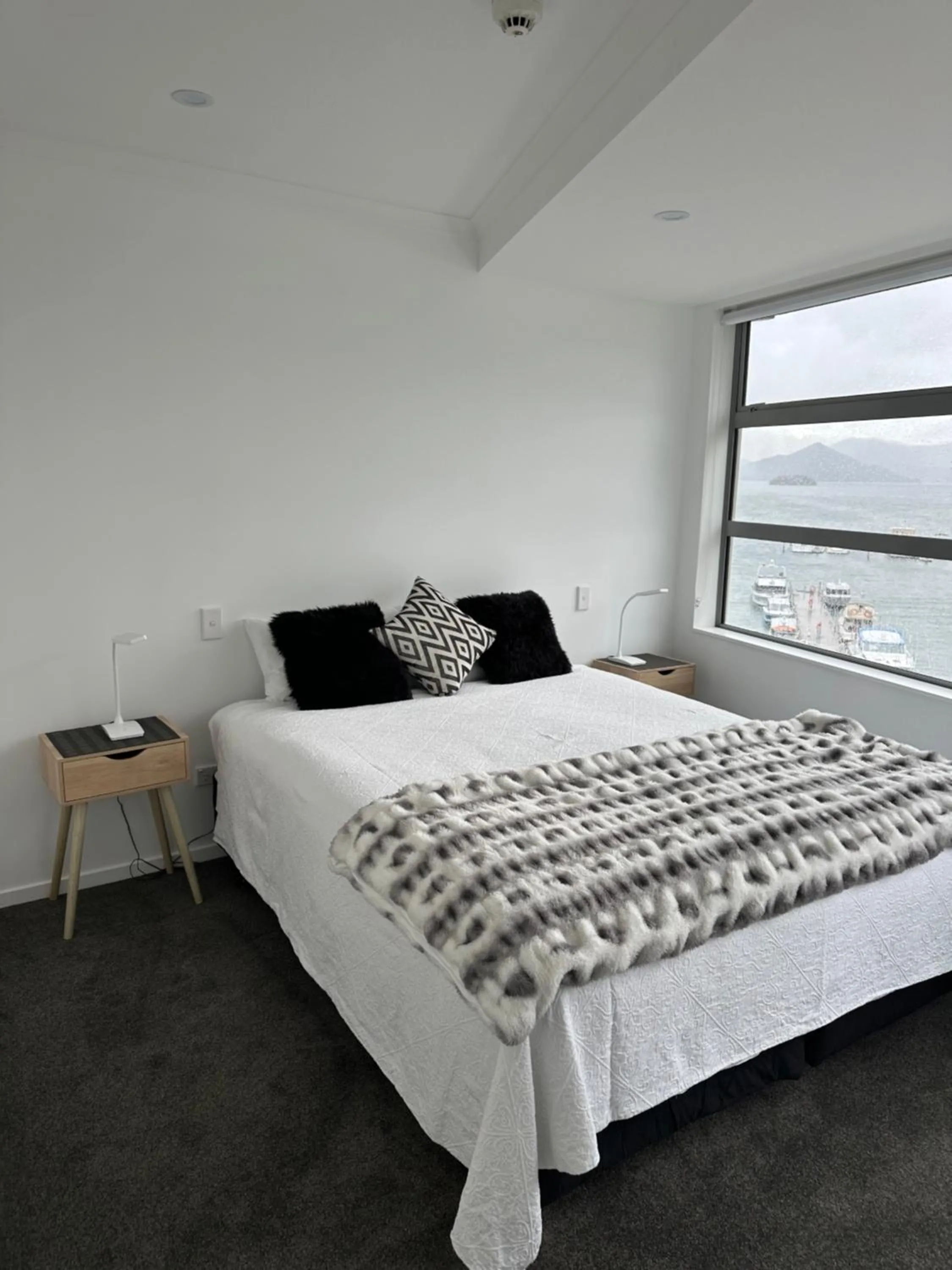 Bedroom, Bed in Picton Waterfront Apartments