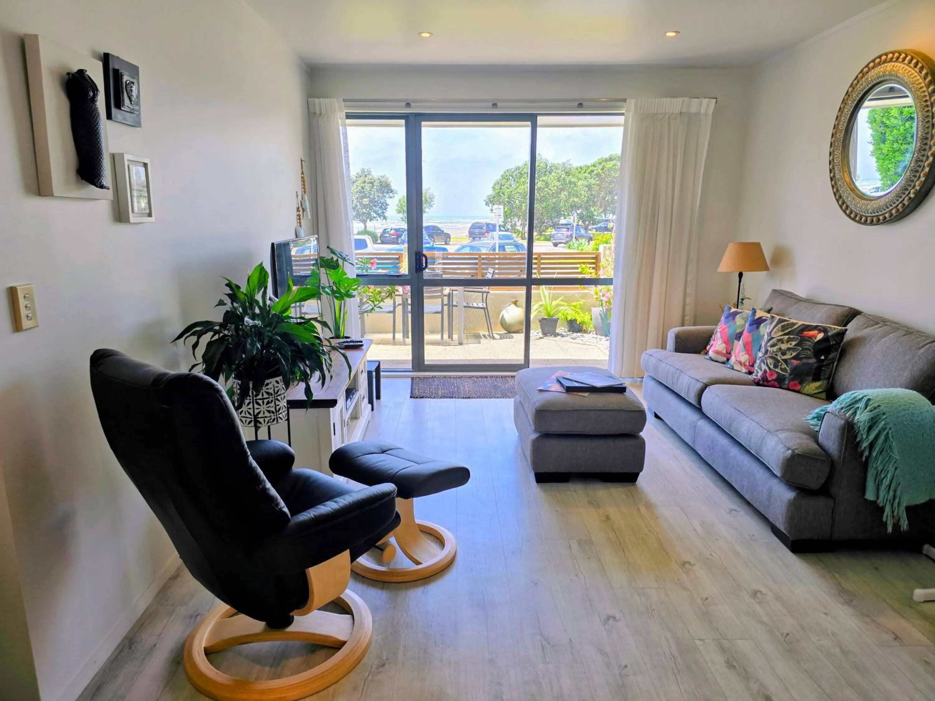 Lounge or bar in Beachpoint Apartments