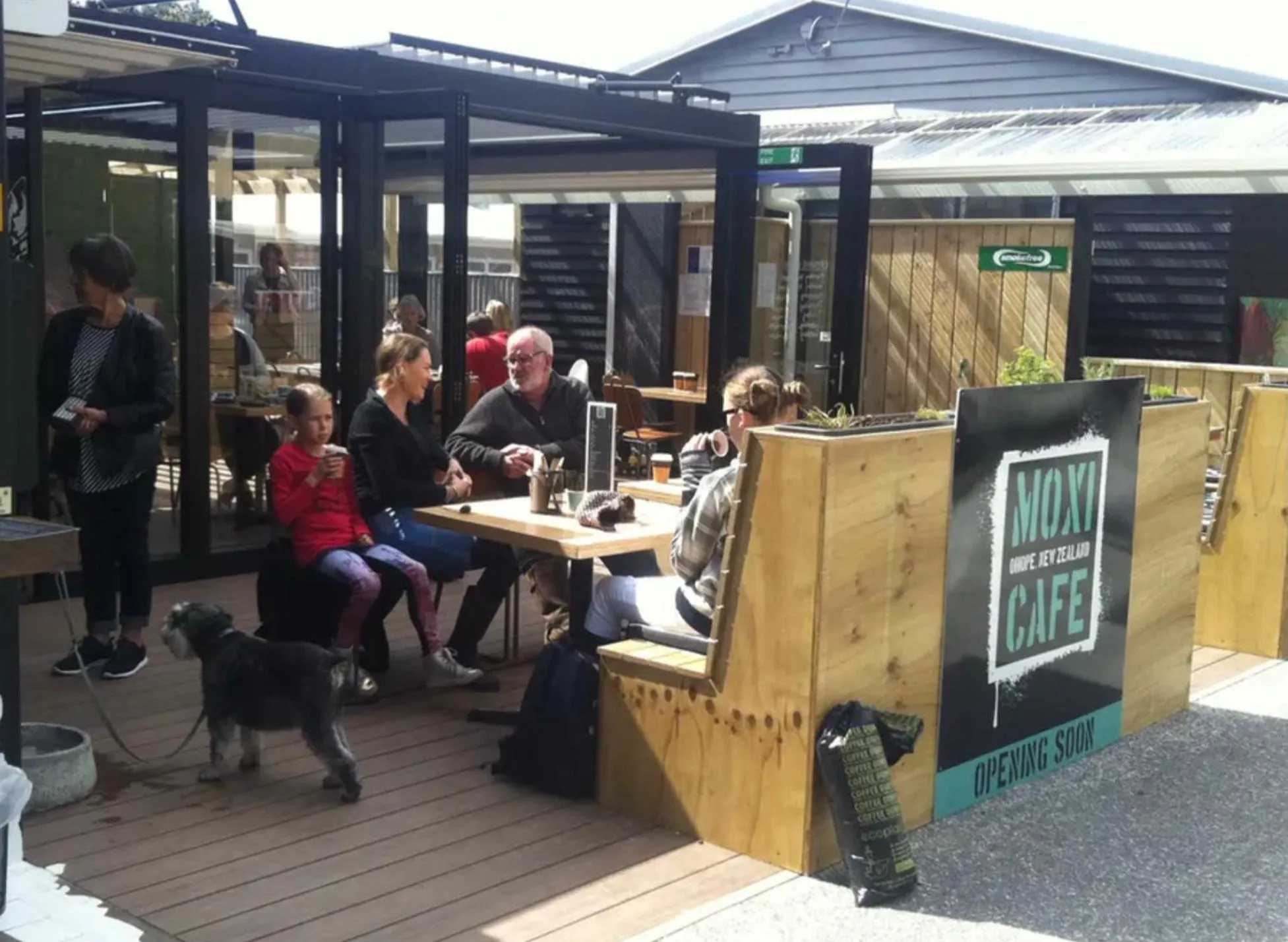 Restaurant/places to eat in Beachpoint Apartments