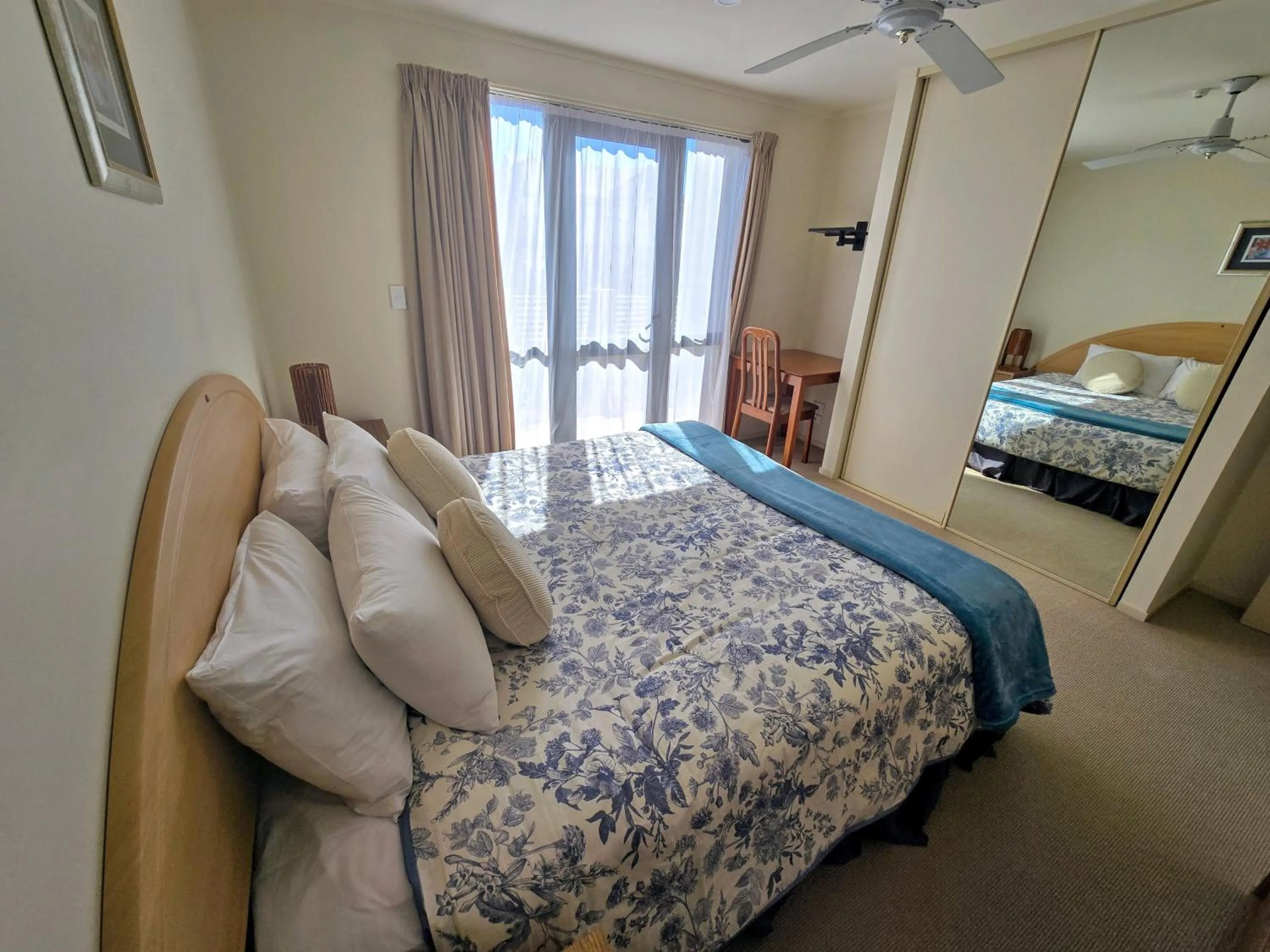 Bedroom, Bed in Beachpoint Apartments