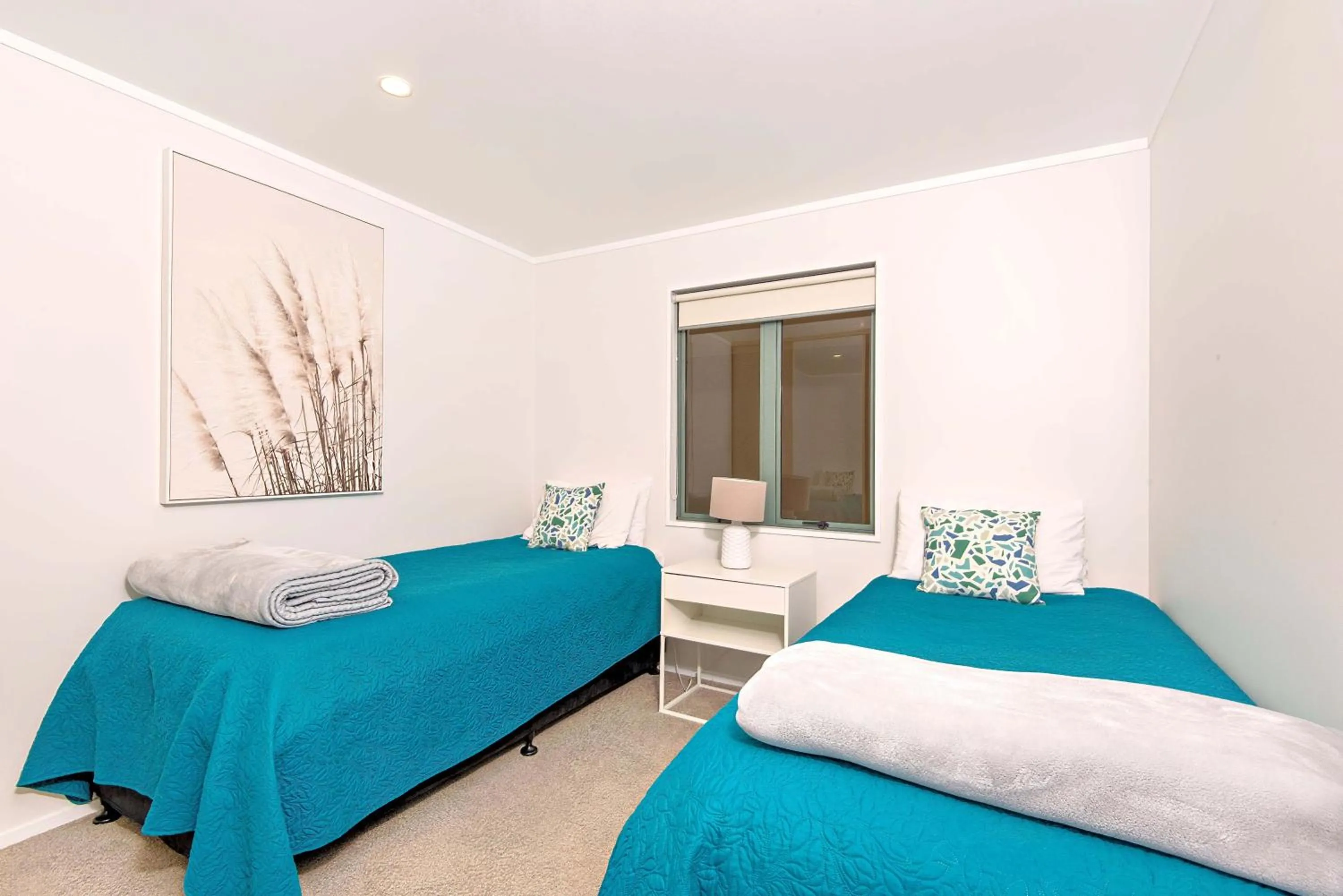 Bedroom, Bed in Beachpoint Apartments