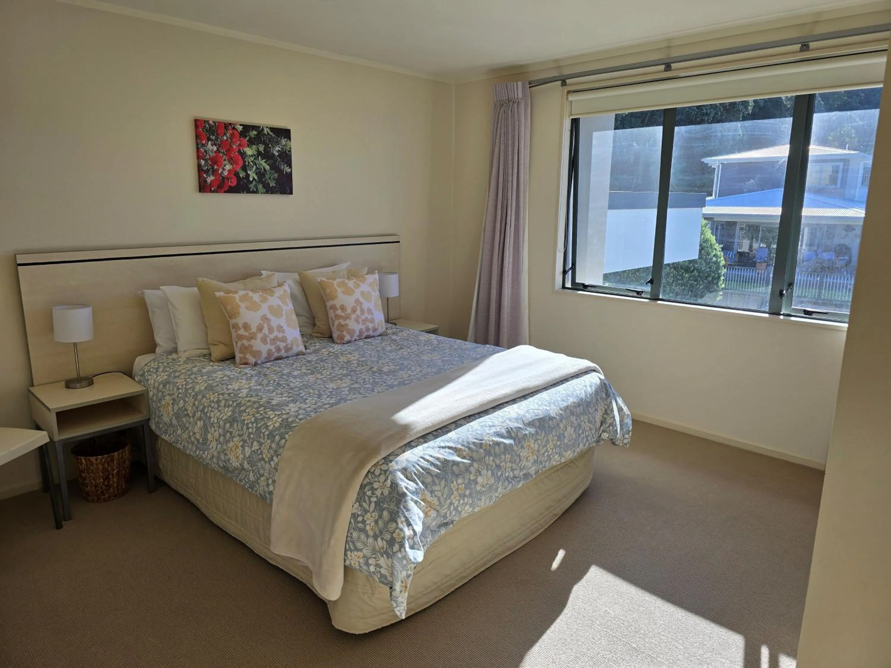 Bedroom, Bed in Beachpoint Apartments