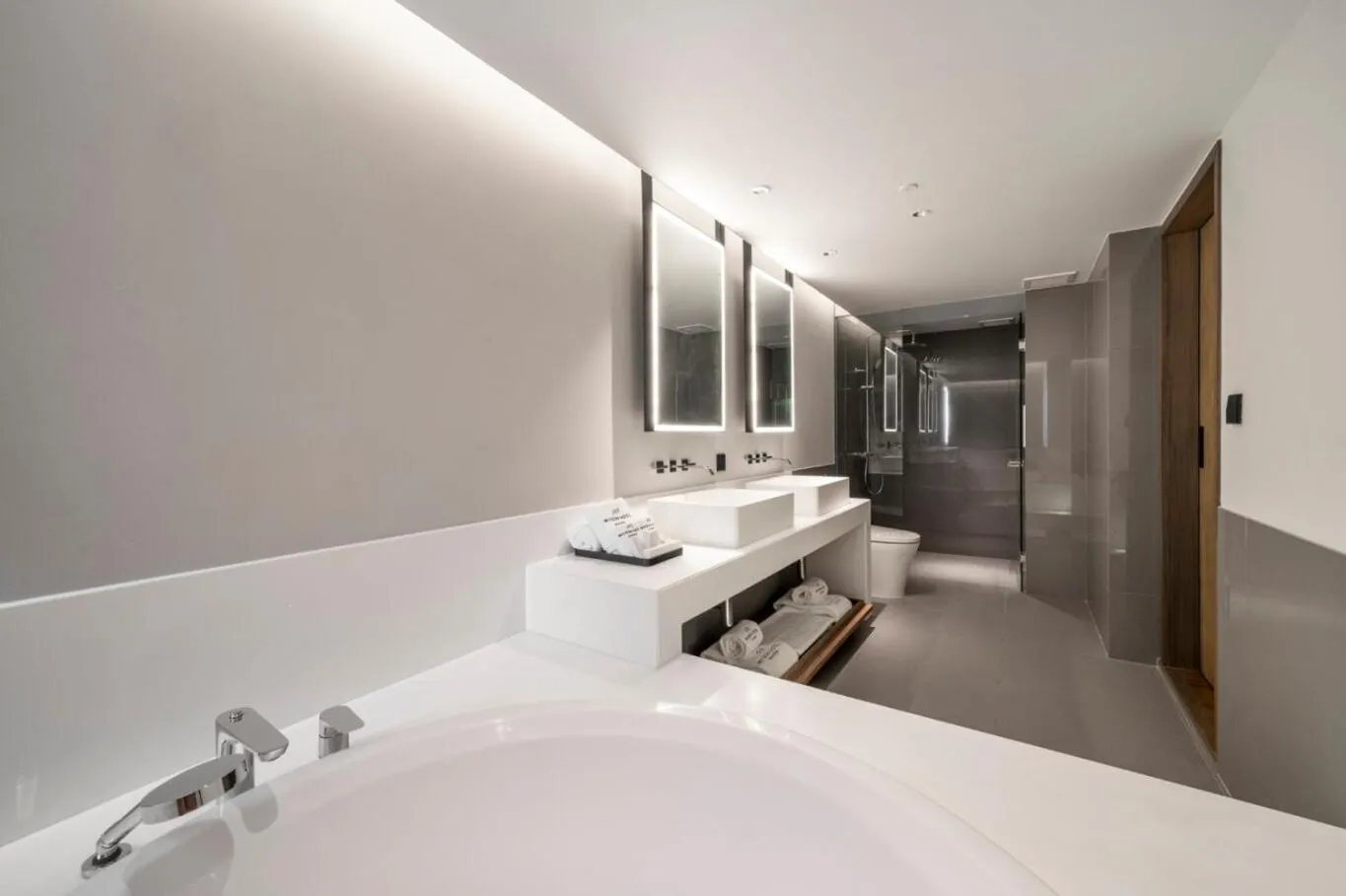 Hot Tub, Bathroom in Rajah Hotel