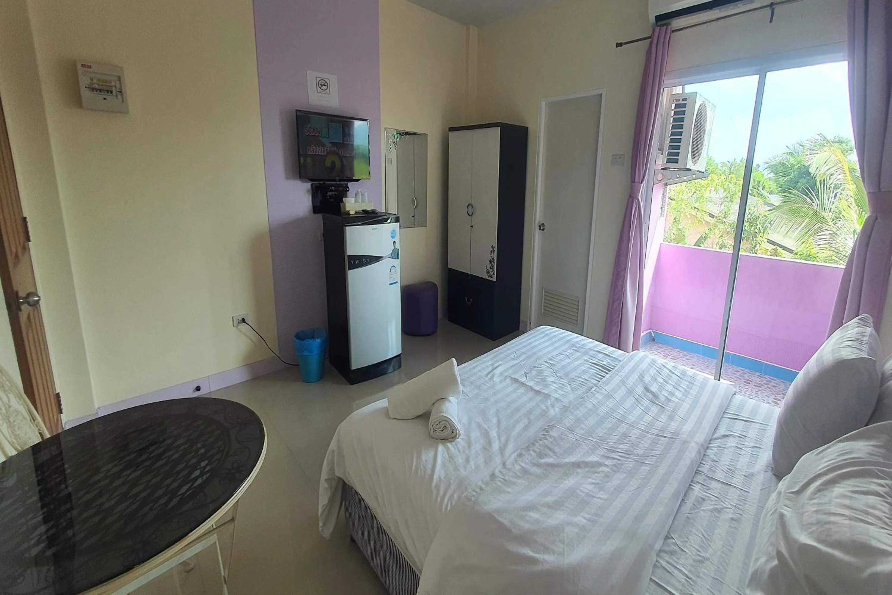 Bedroom, Bed in M Resort