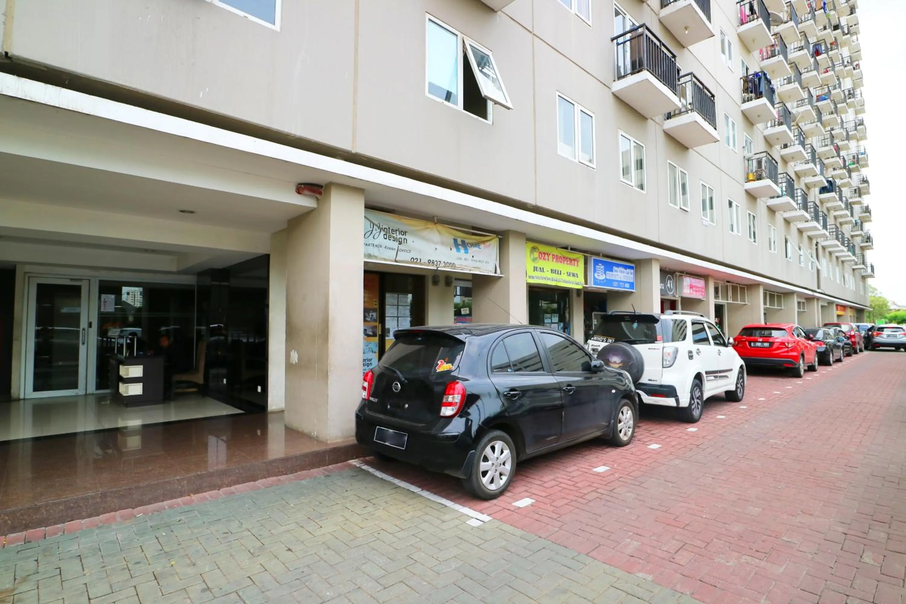 Facade/entrance in Adaru Property at Sunter Park View