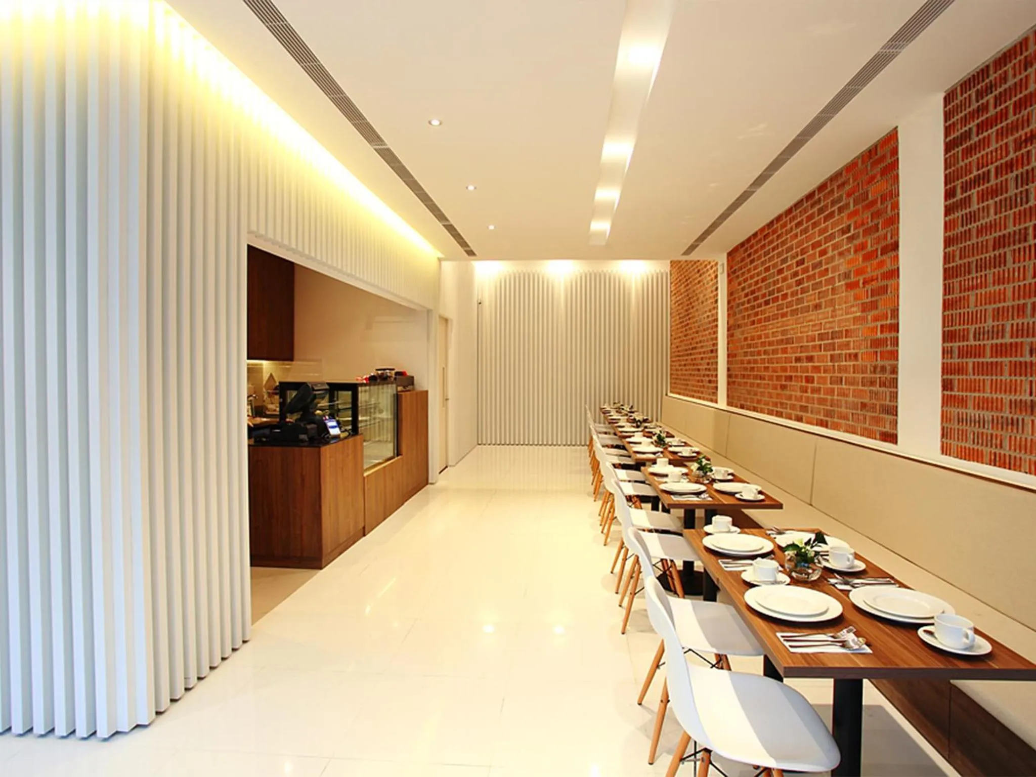 Restaurant/places to eat in Arcadia Hotel